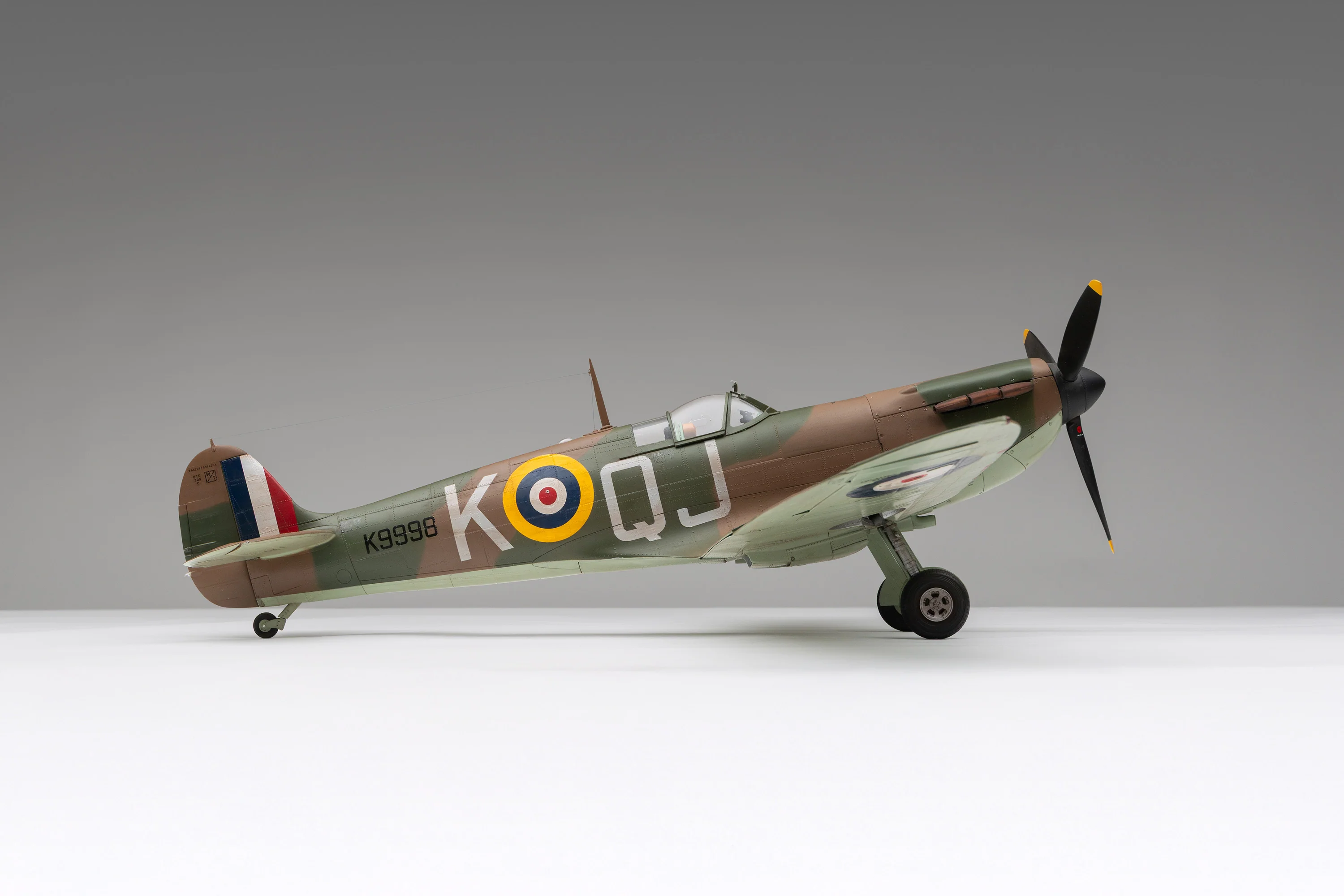 1940 Mk 1a Spitfire - 'QJ-K' Liveried - Image 11