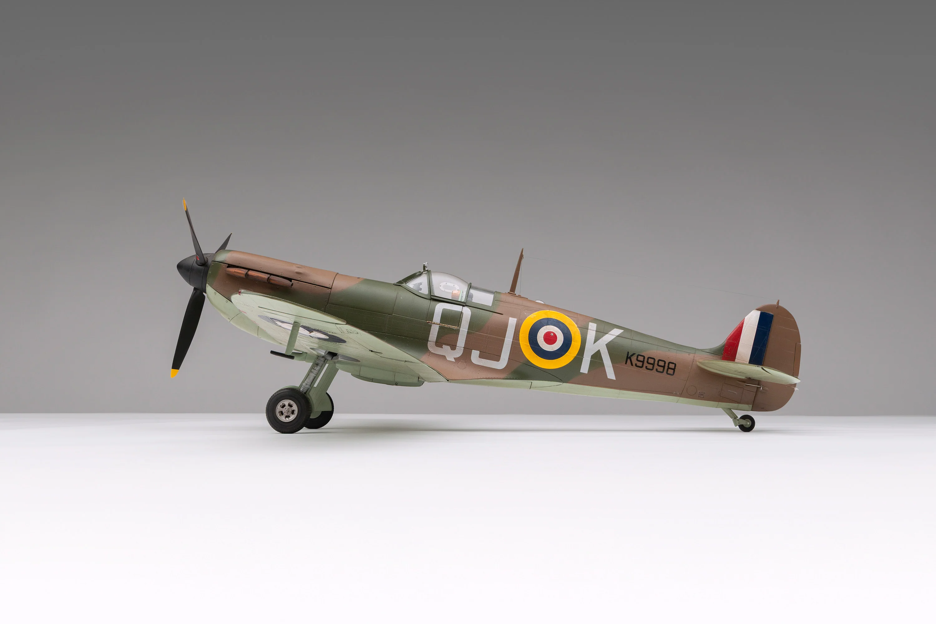 1940 Mk 1a Spitfire - 'QJ-K' Liveried - Image 18