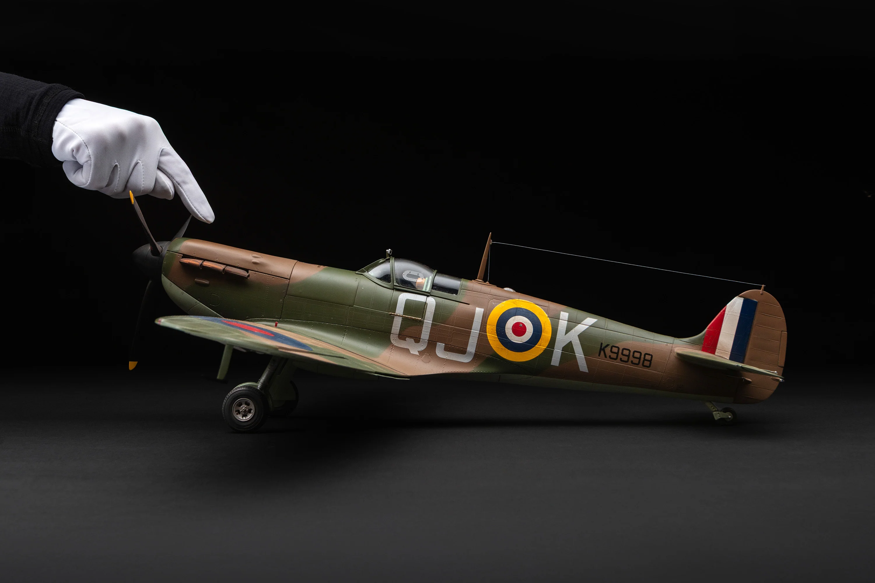 1940 Mk 1a Spitfire - 'QJ-K' Liveried - Image 3