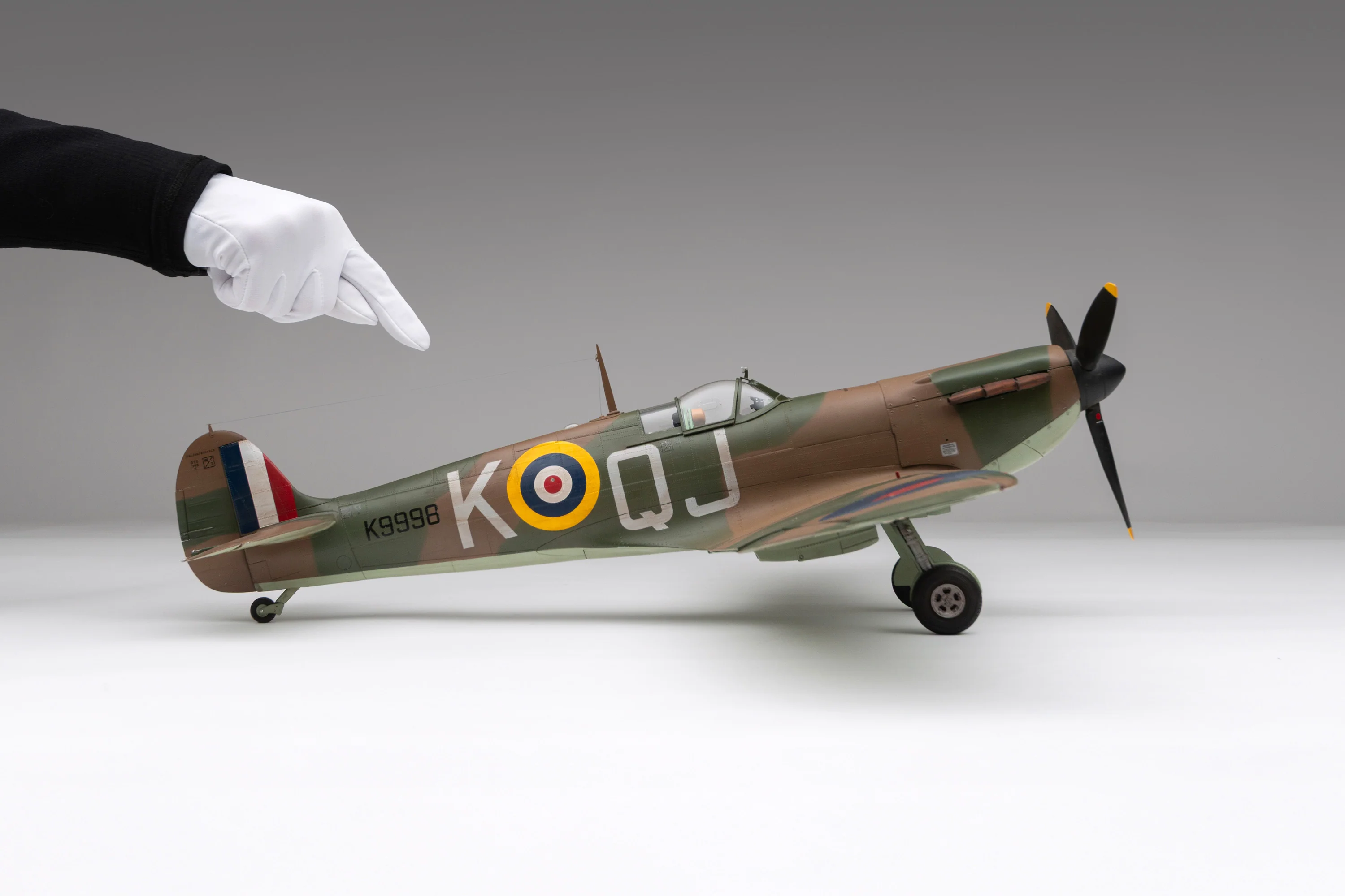 1940 Mk 1a Spitfire - 'QJ-K' Liveried - Image 4