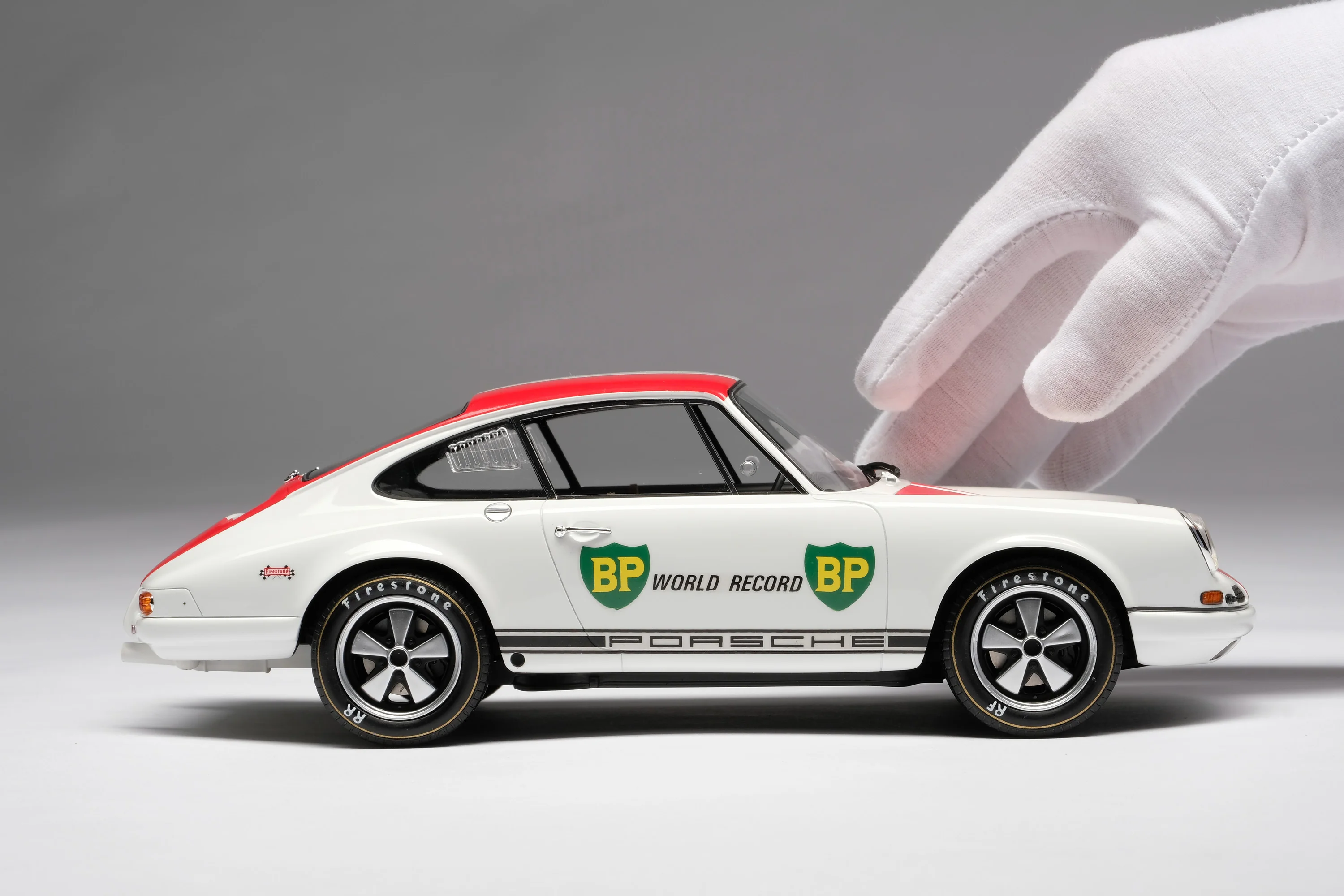Porsche 911 R - 1967 BP World Record - Image 4