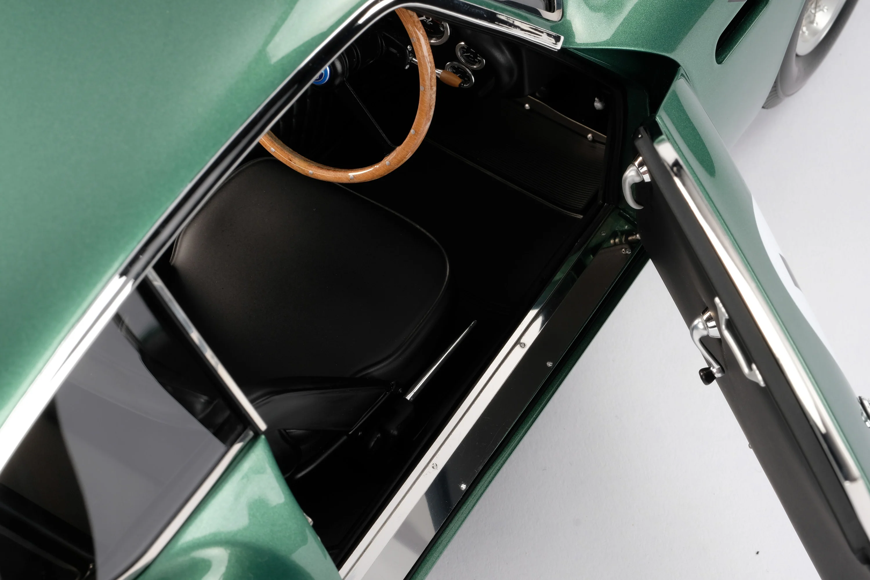 Aston Martin DB4 GT Zagato - 1961 Goodwood TT - Salvadori - Image 11