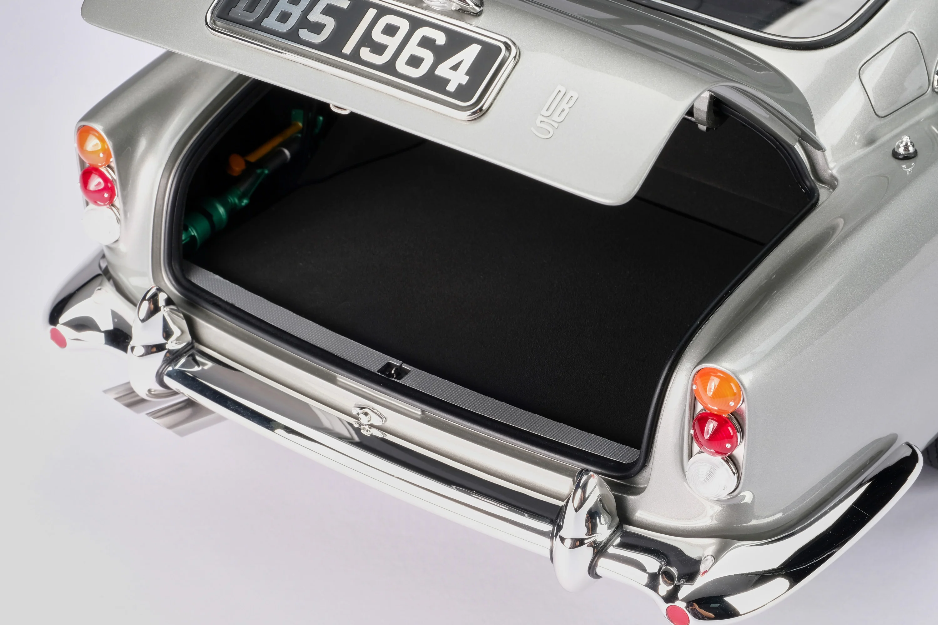 Aston Martin DB5 Vantage (1964) - Image 22