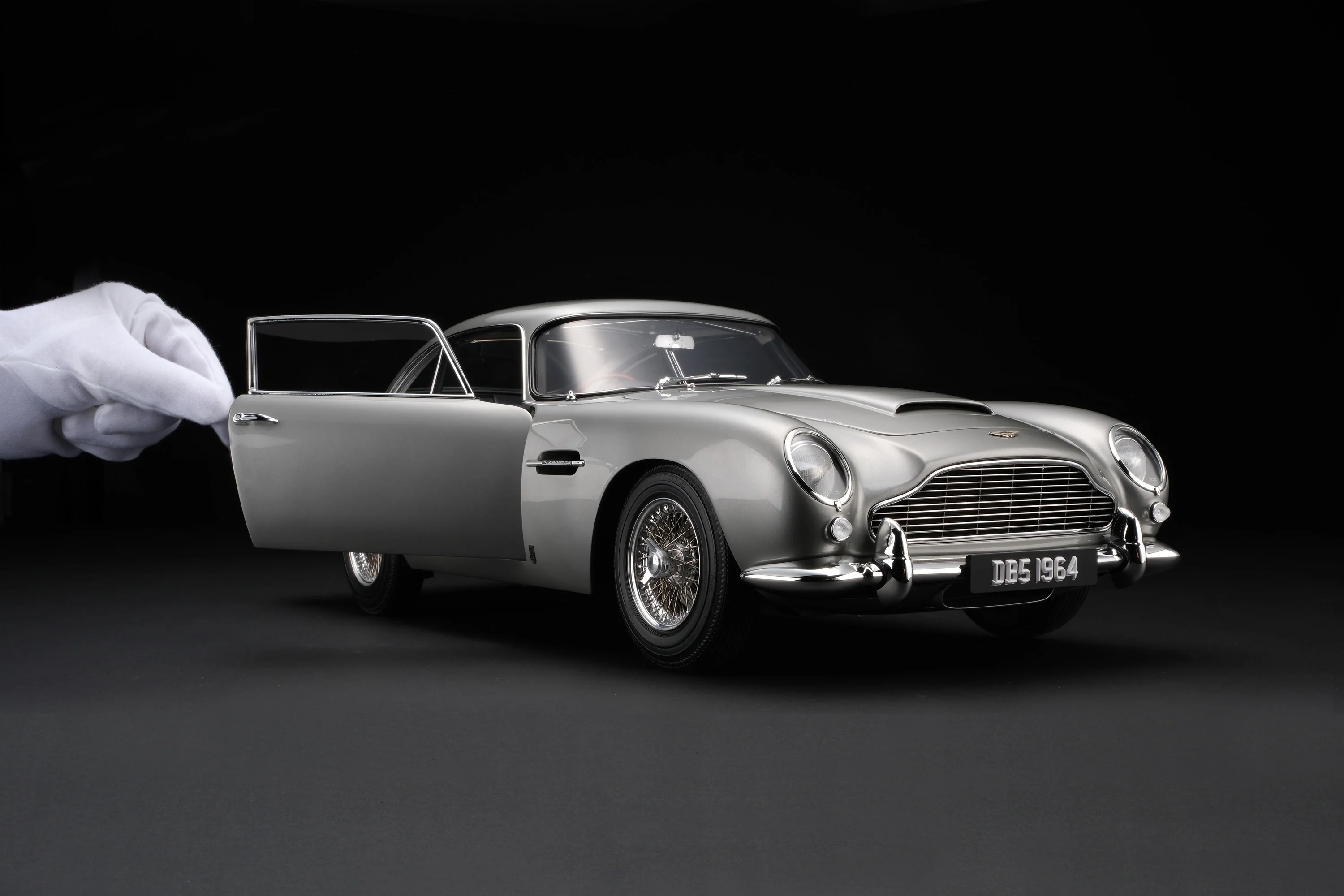 Aston Martin DB5 Vantage (1964) - Image 3