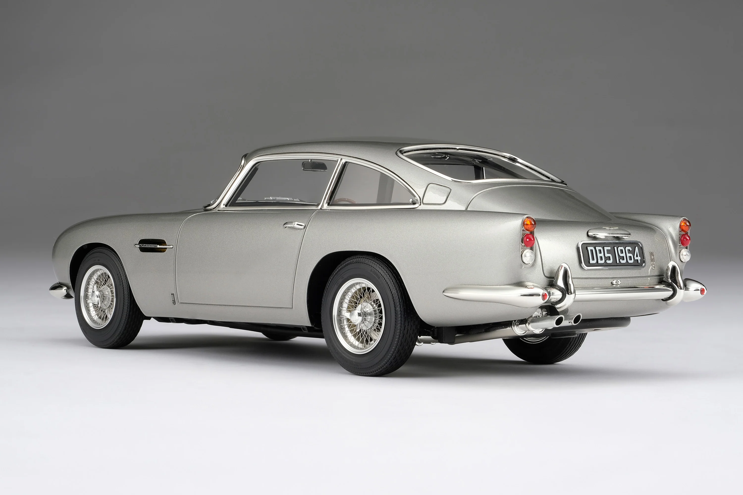 Aston Martin DB5 Vantage - Image 12