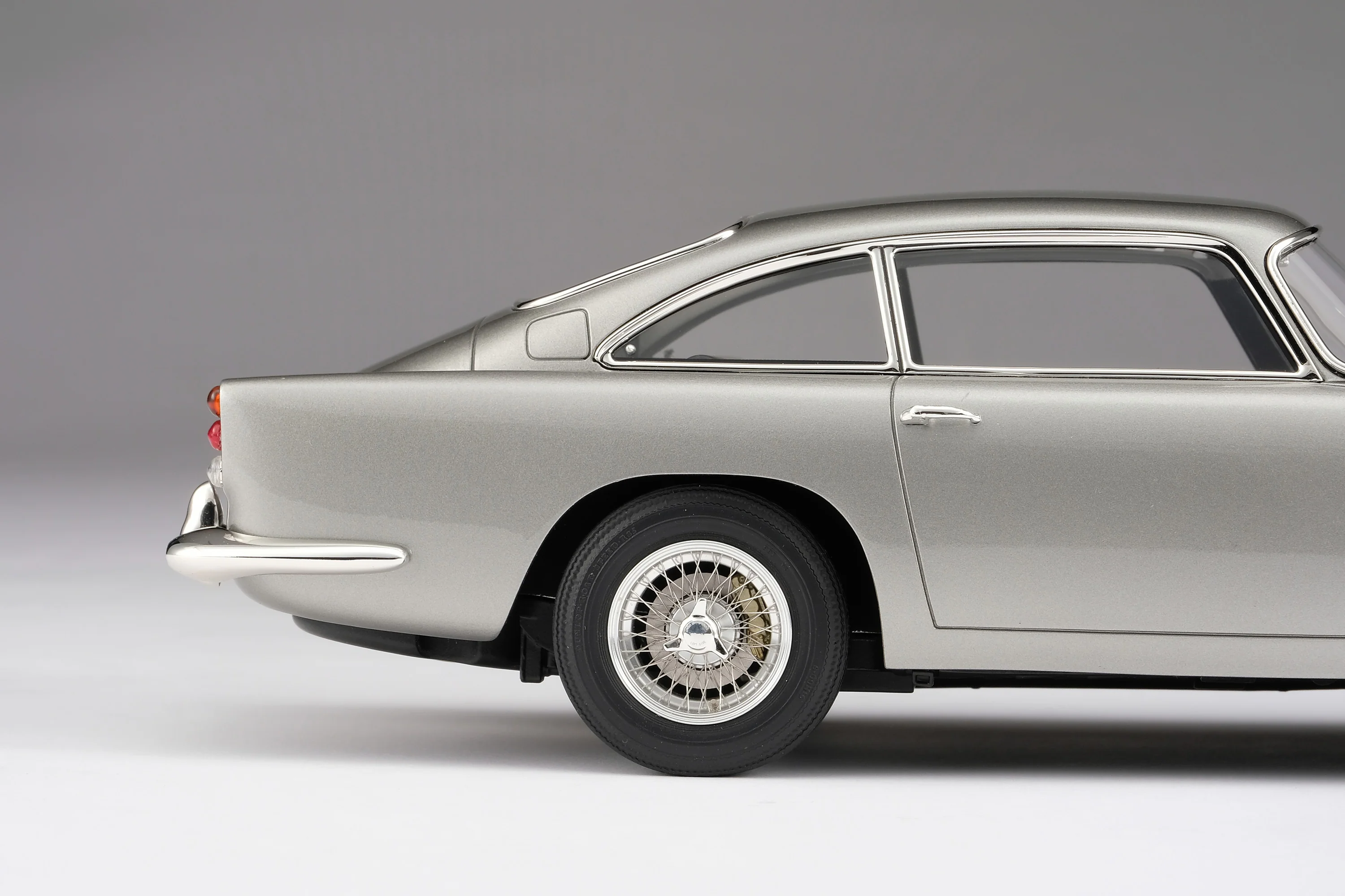 Aston Martin DB5 Vantage - Image 14