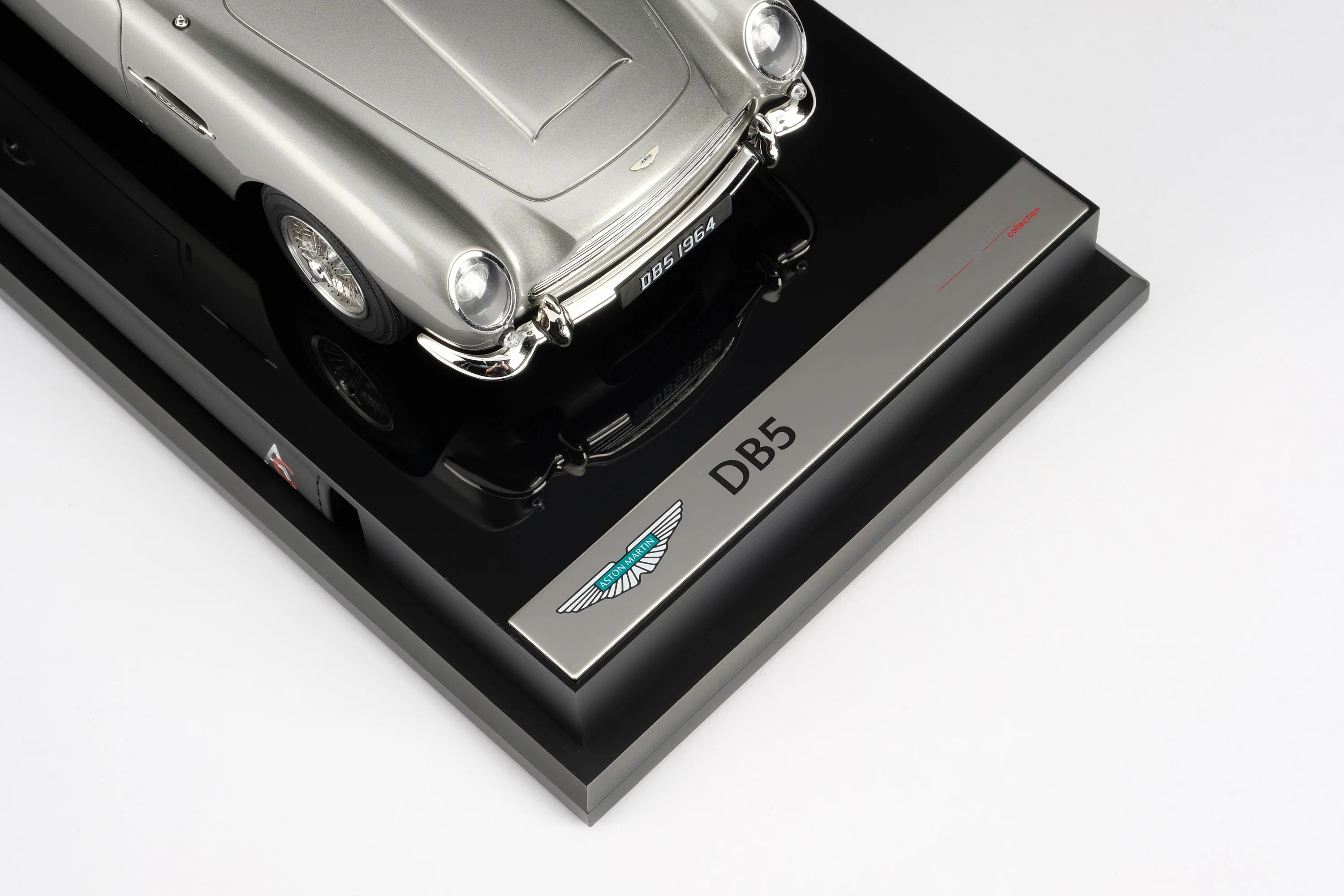Aston Martin DB5 Vantage - Image 17