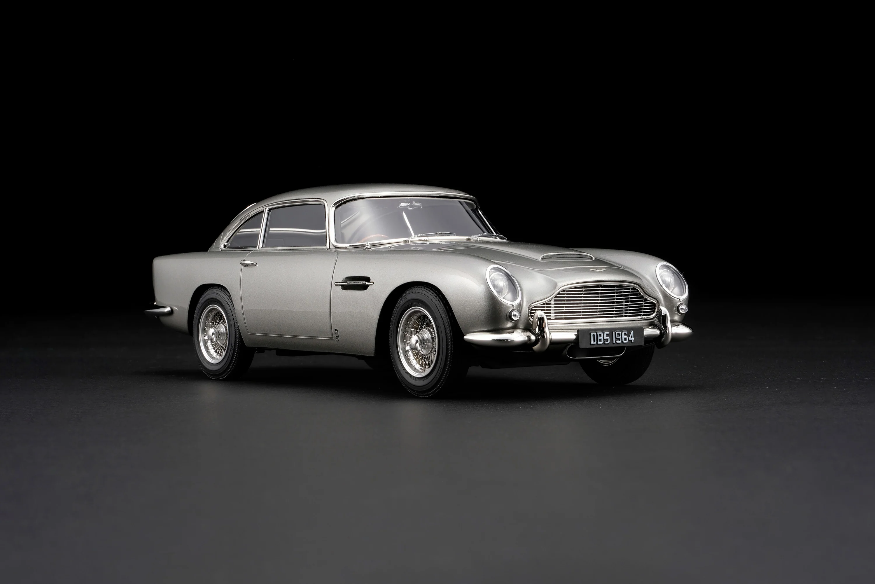 Aston Martin DB5 Vantage - Image 2