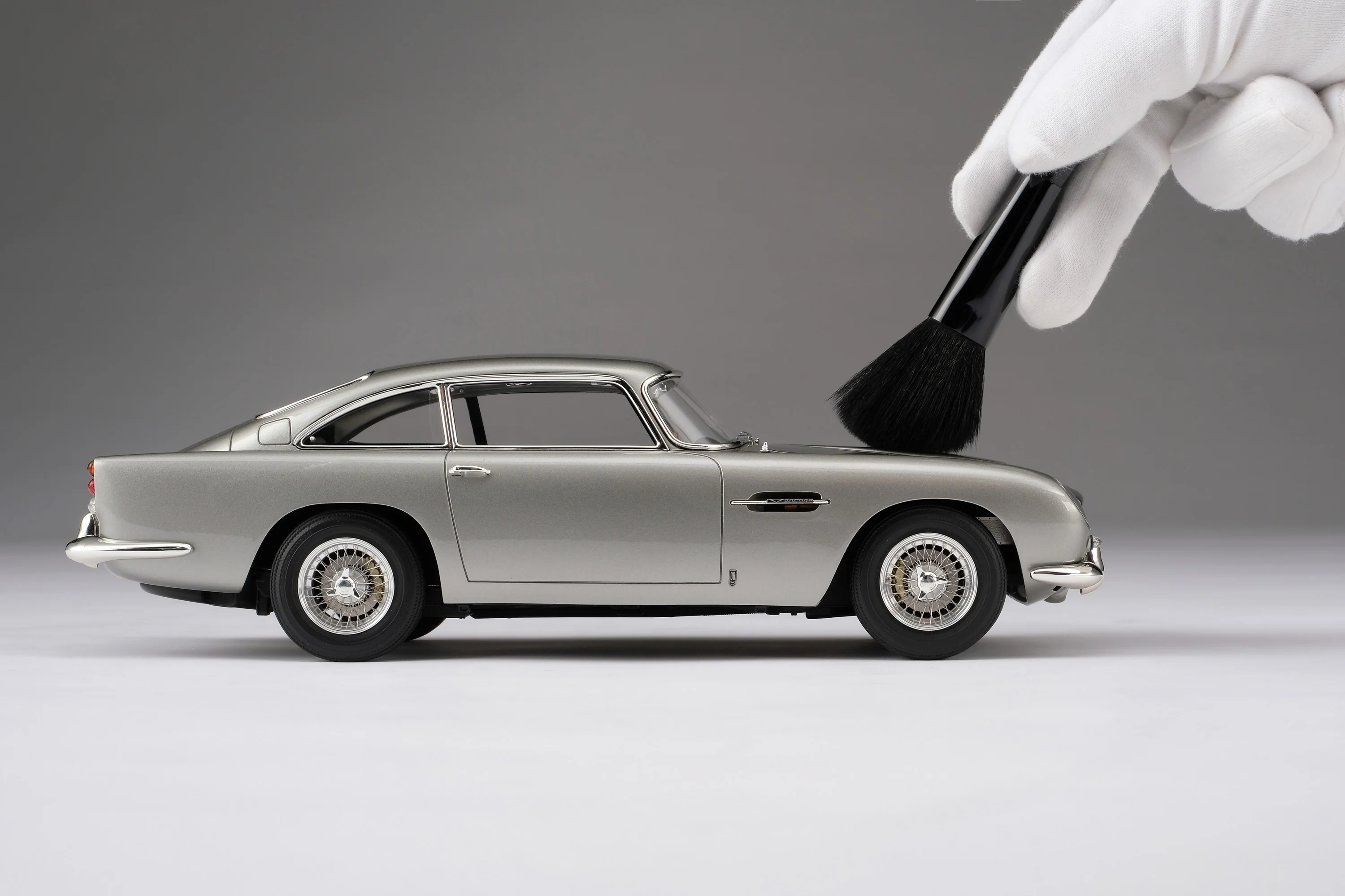 Aston Martin DB5 Vantage - Image 4