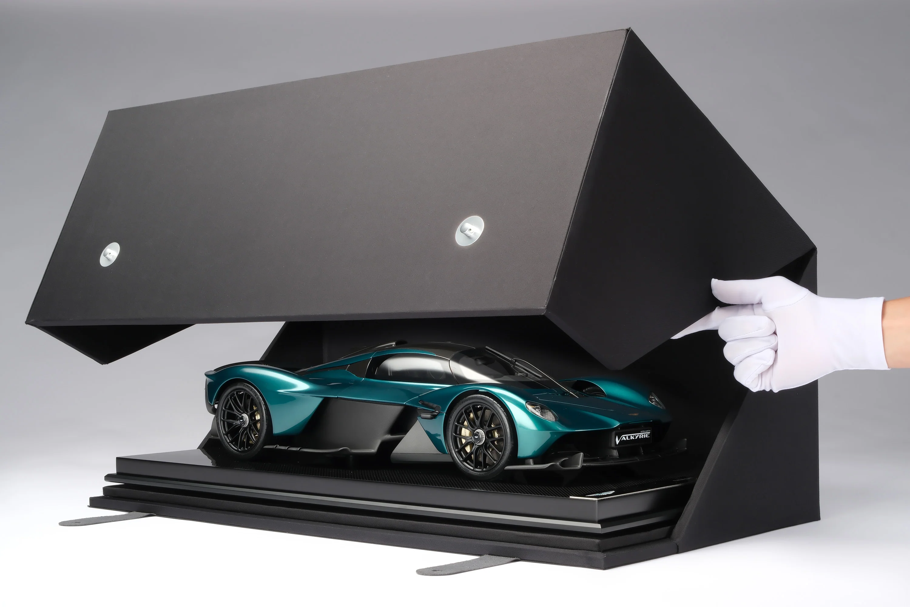 Aston Martin Valkyrie (2021) - Image 16