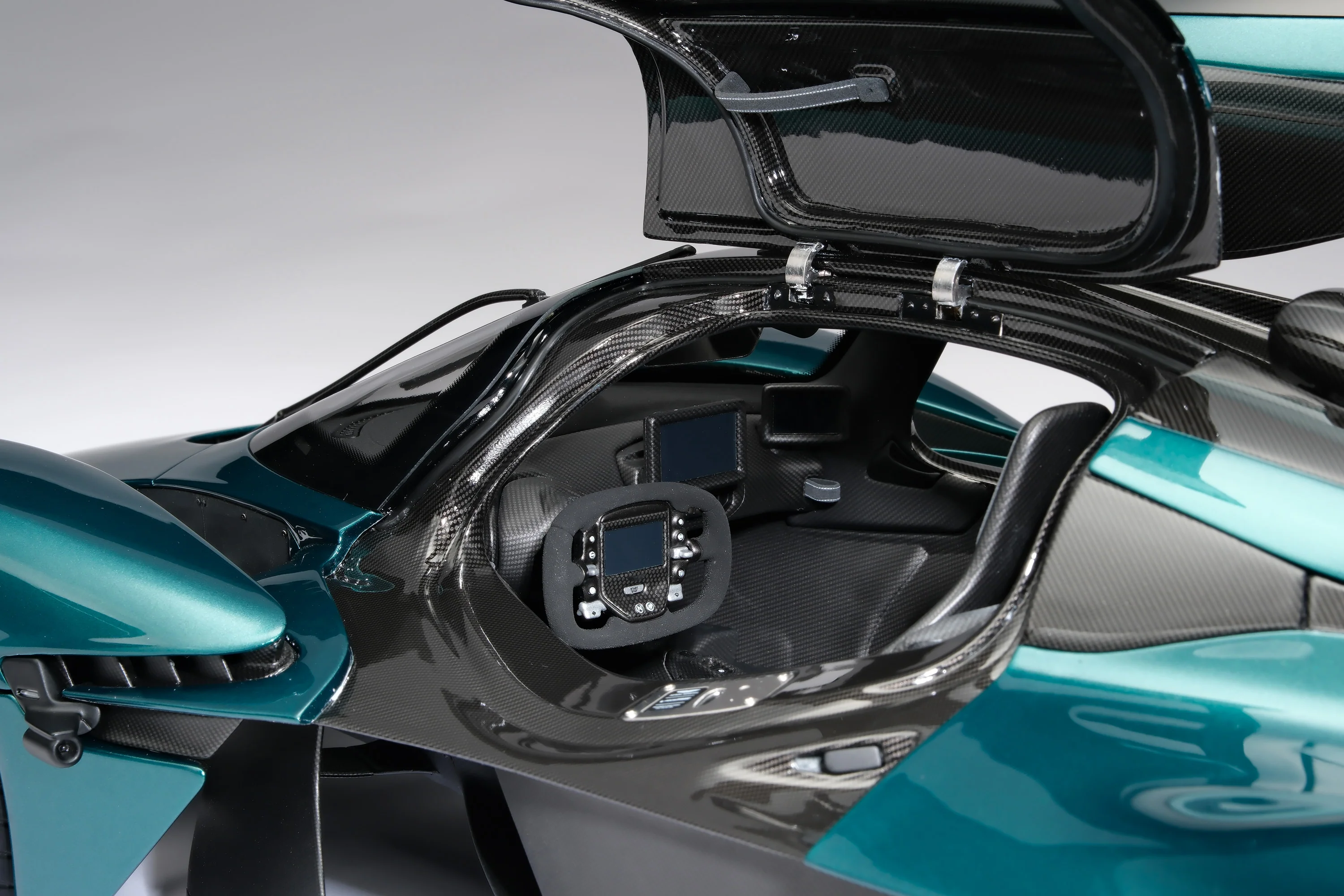 Aston Martin Valkyrie (2021) - Image 5