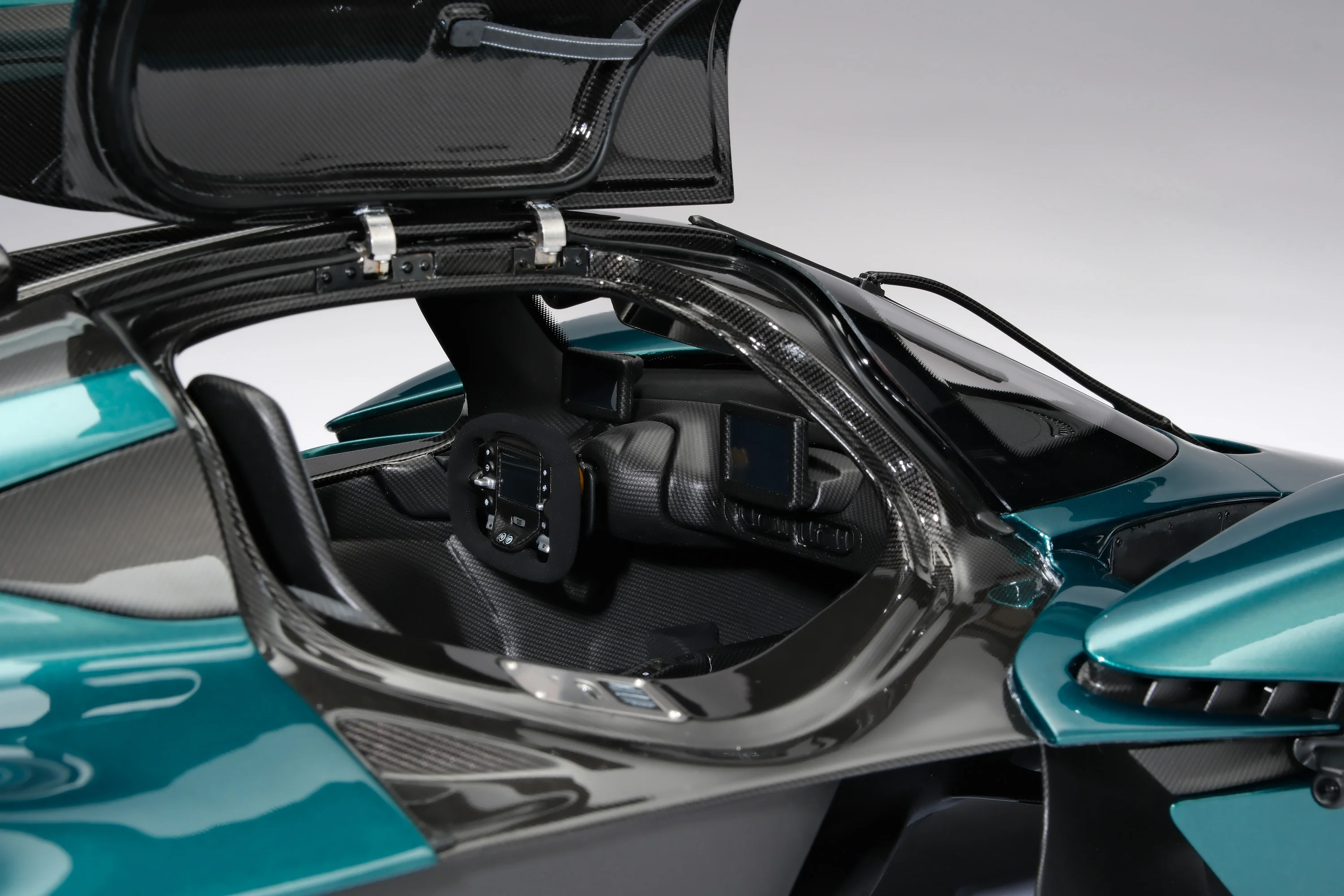 Aston Martin Valkyrie (2021) - Image 6