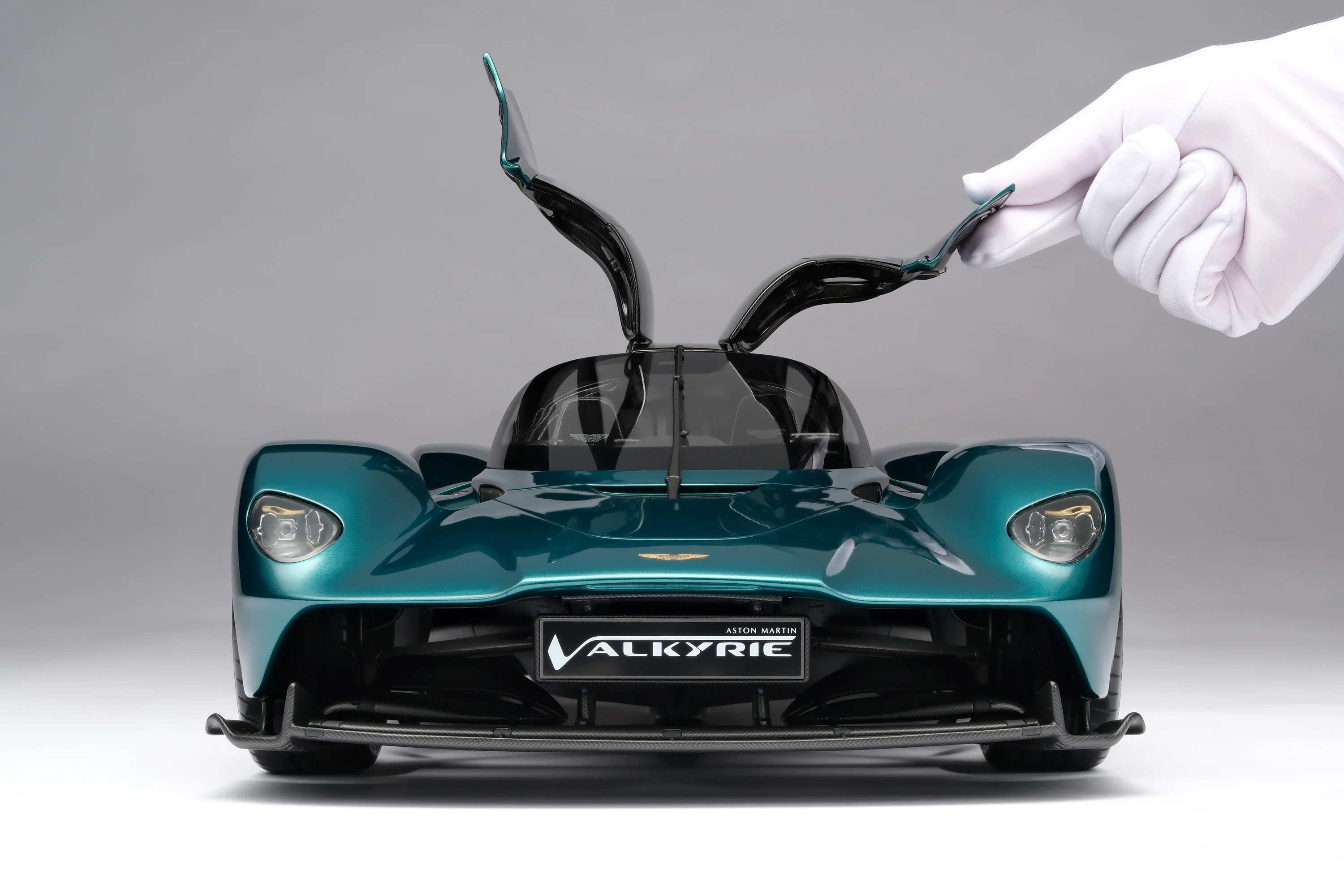 Aston Martin Valkyrie (2021) - Image 8