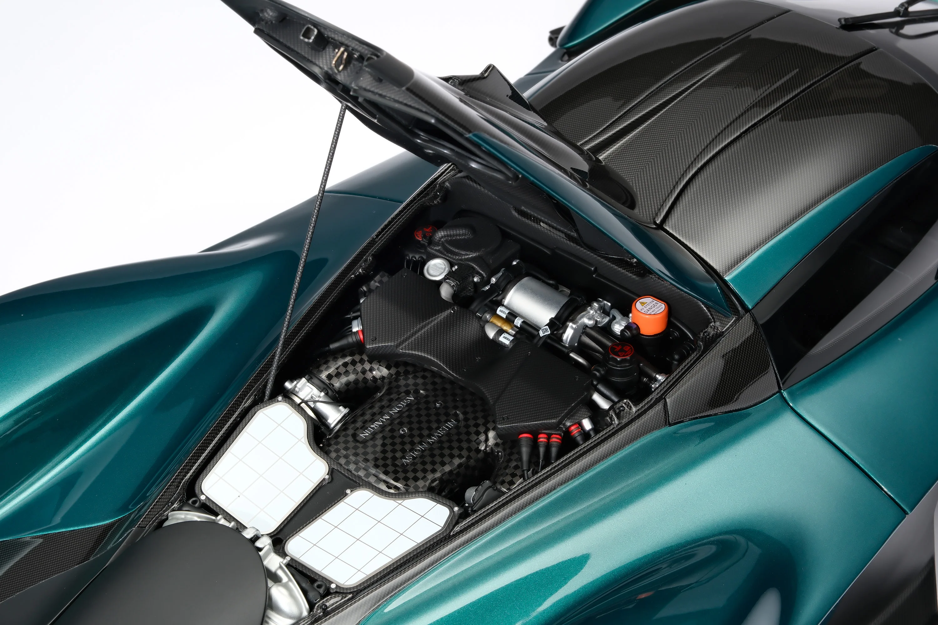 Aston Martin Valkyrie (2021) - Image 9