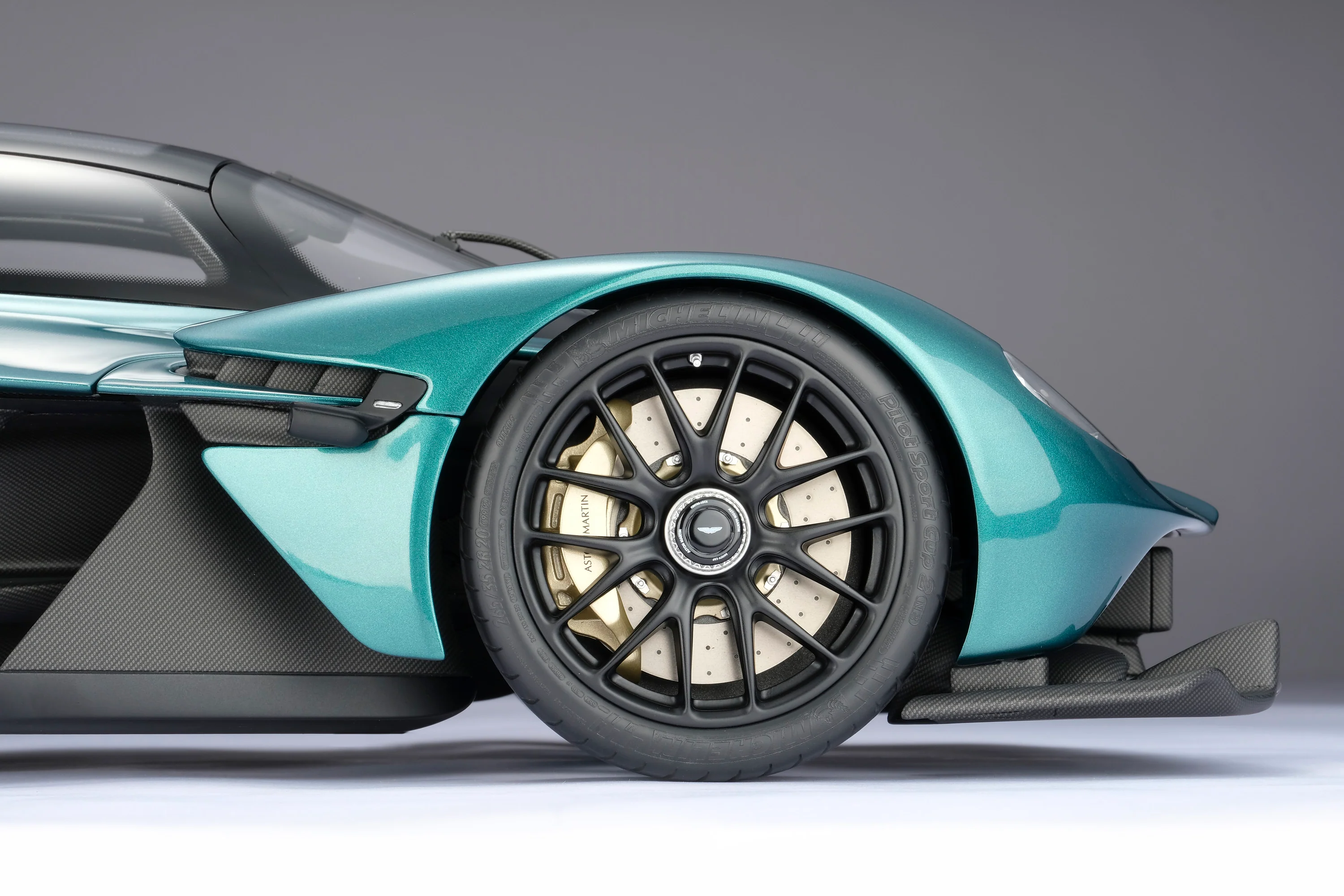 Aston Martin Valkyrie Spider (2023) - Image 15