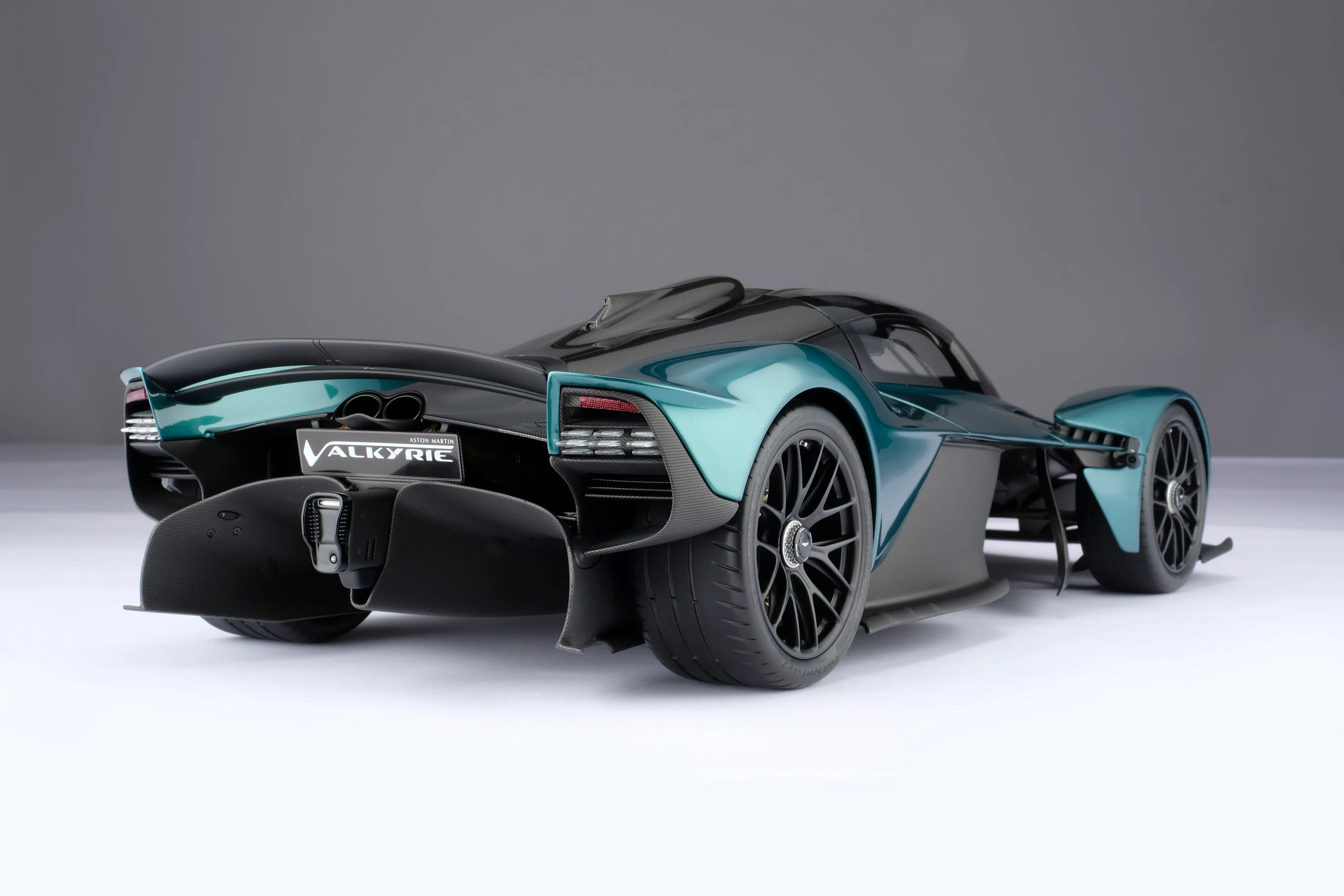 Aston Martin Valkyrie Spider (2023) - Image 17