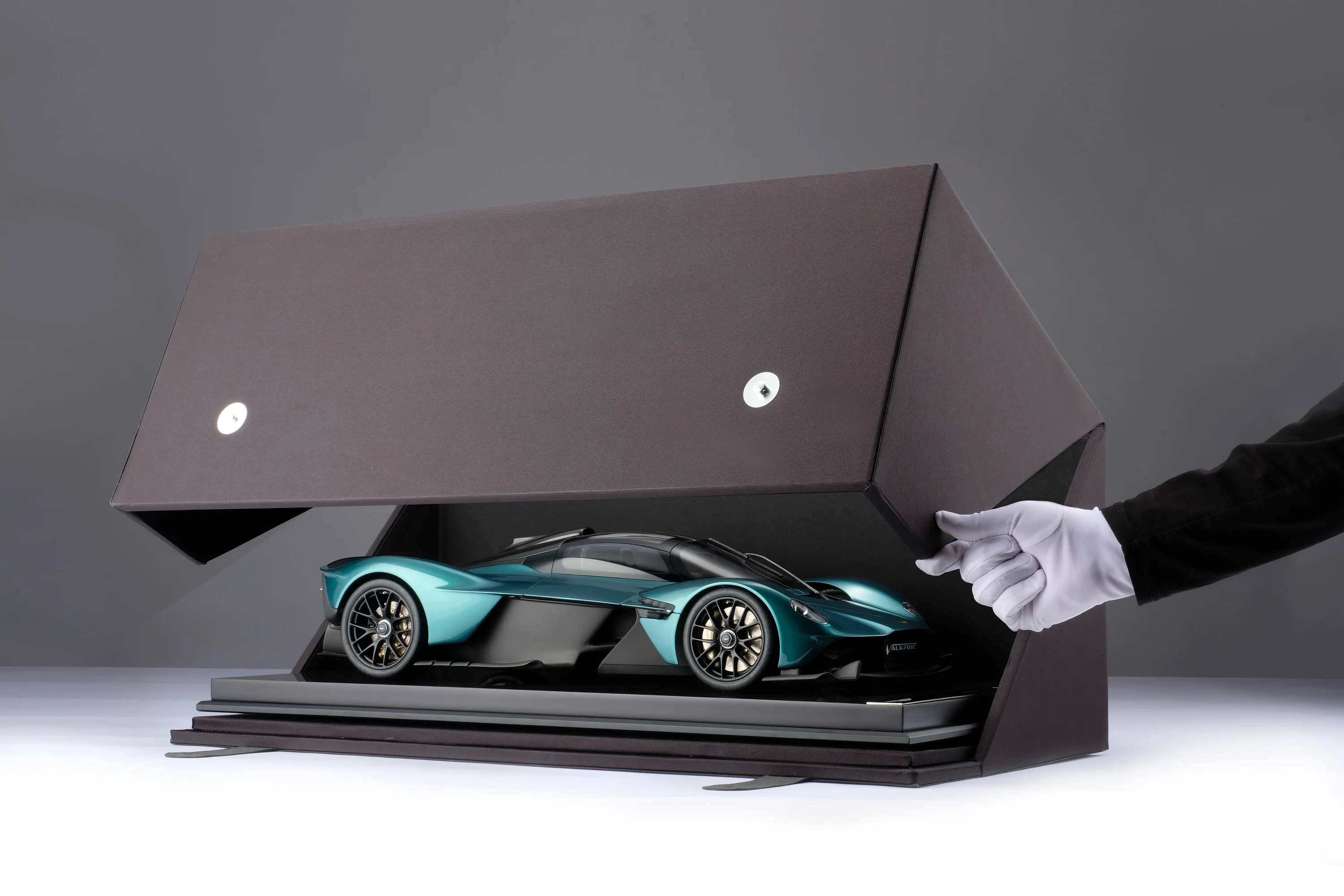 Aston Martin Valkyrie Spider (2023) - Image 19