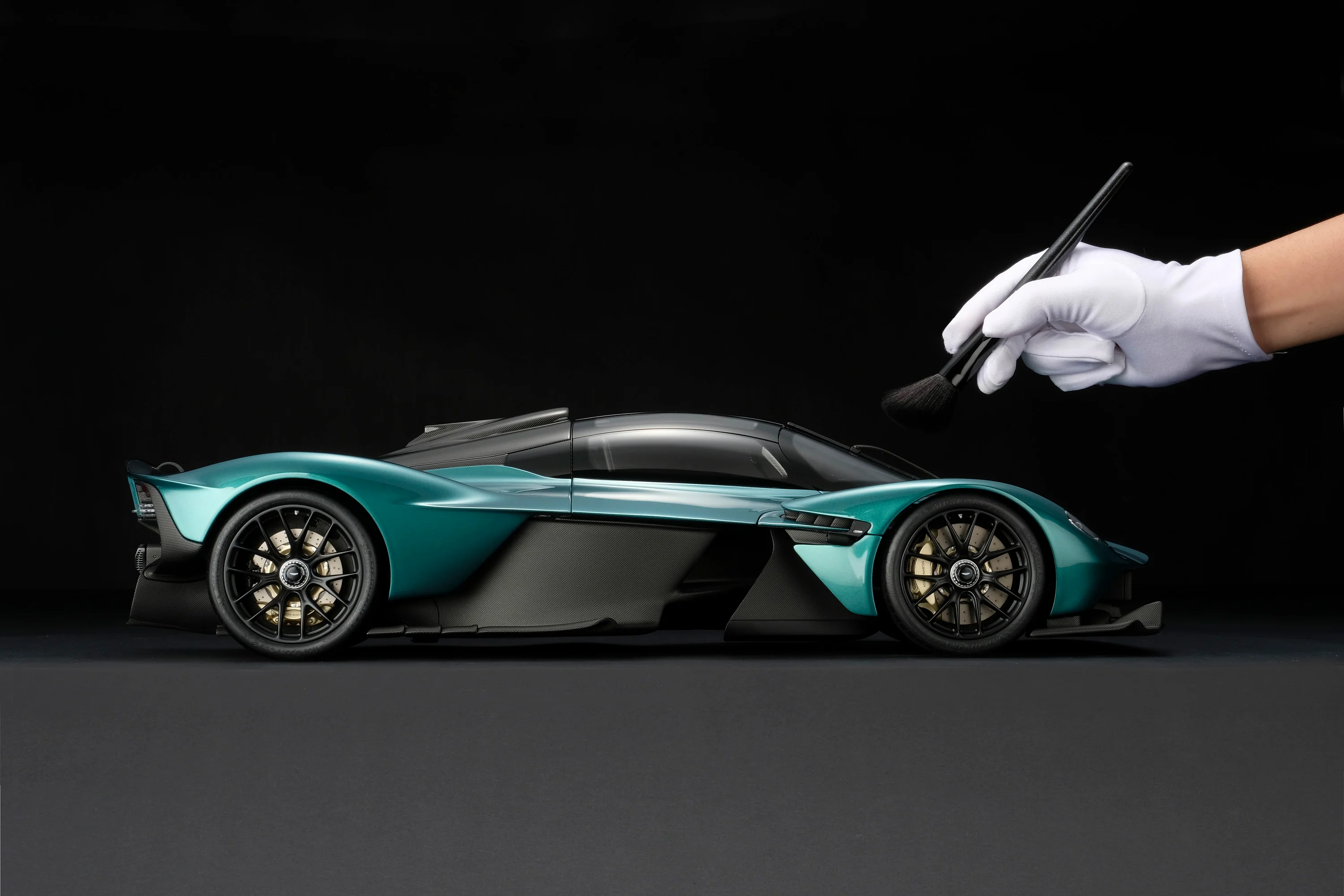 Aston Martin Valkyrie Spider (2023) - Image 3