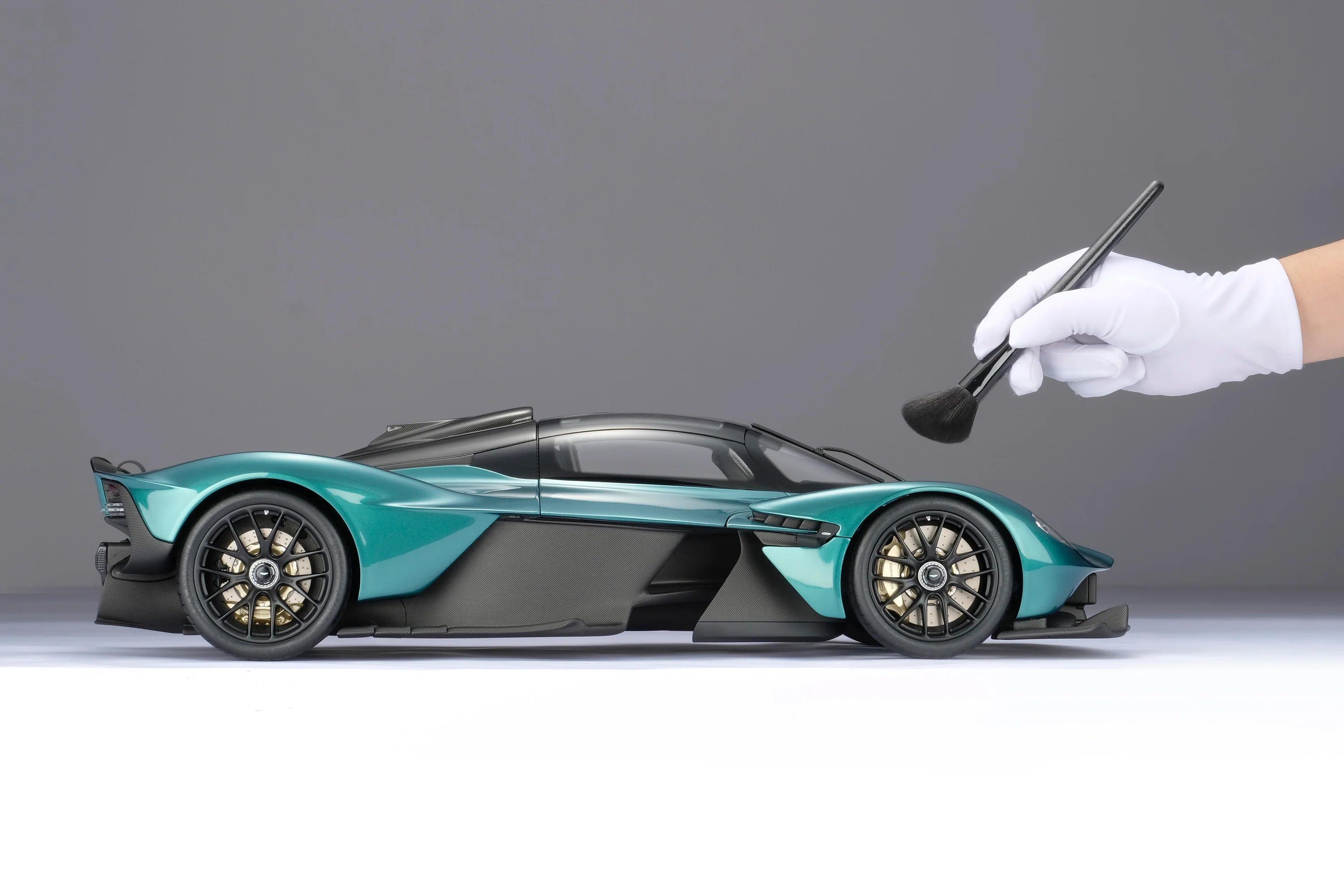 Aston Martin Valkyrie Spider (2023) - Image 5