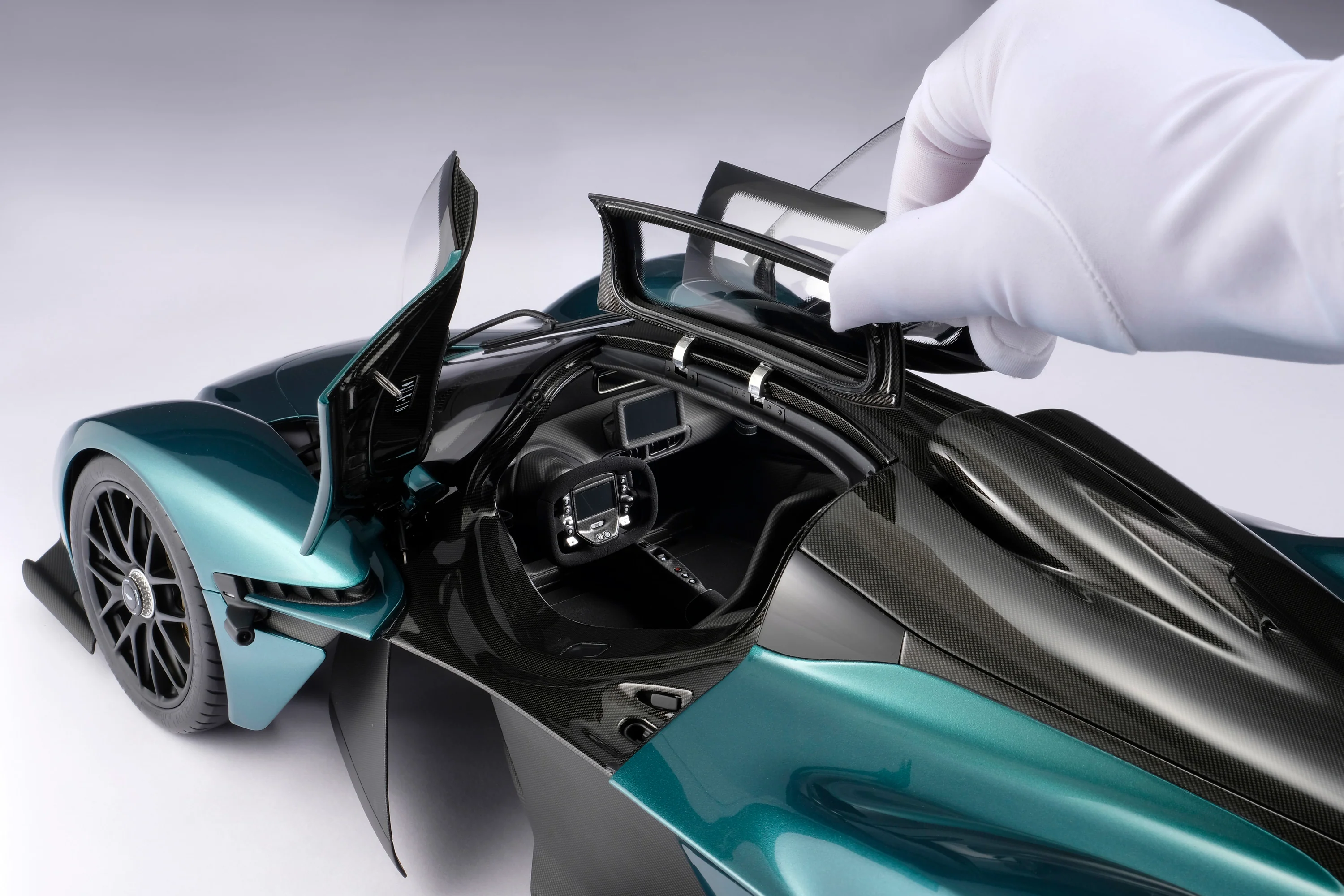 Aston Martin Valkyrie Spider (2023) - Image 9