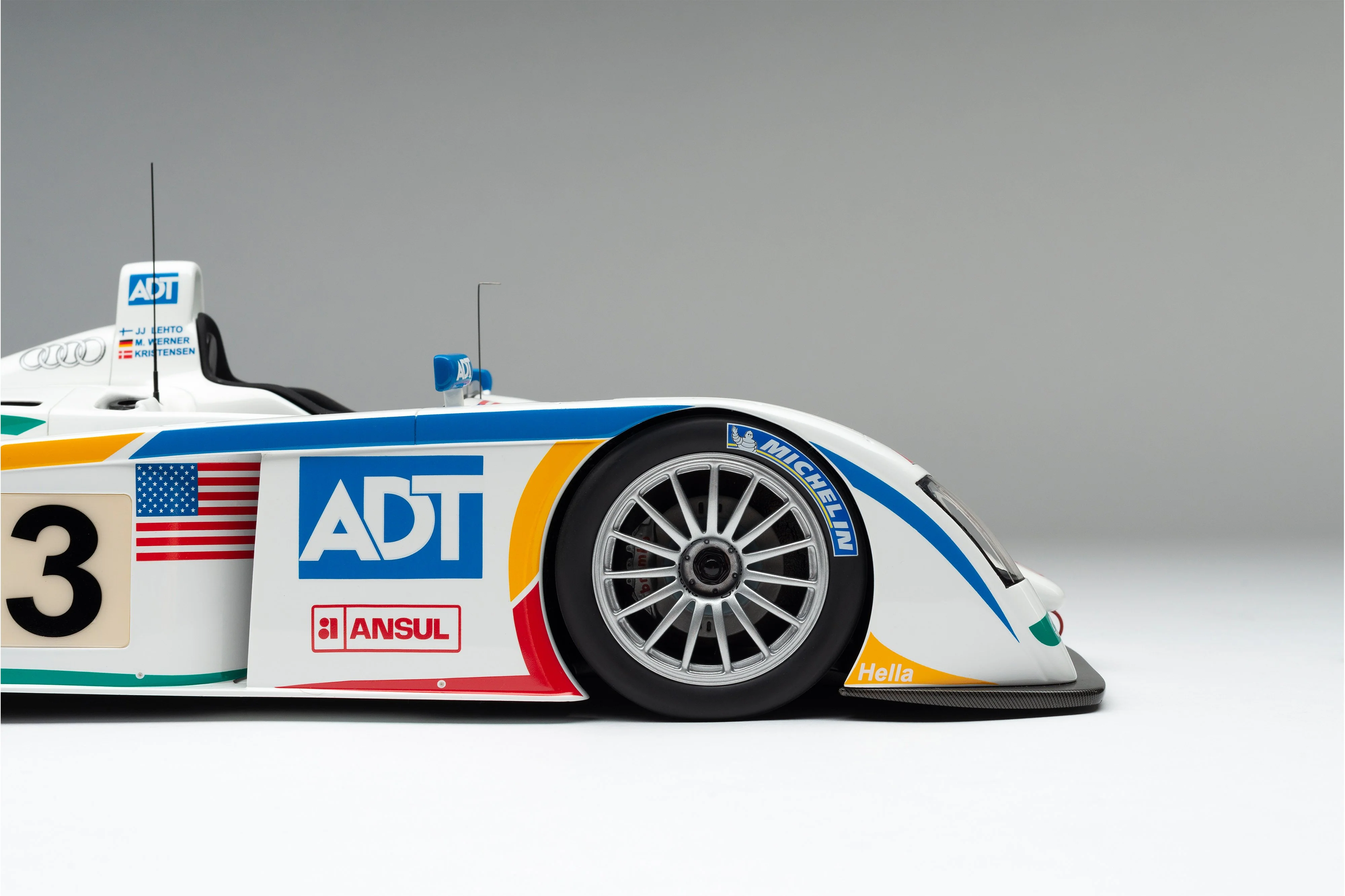Audi R8 - 2005 Le Mans Winner - Image 10