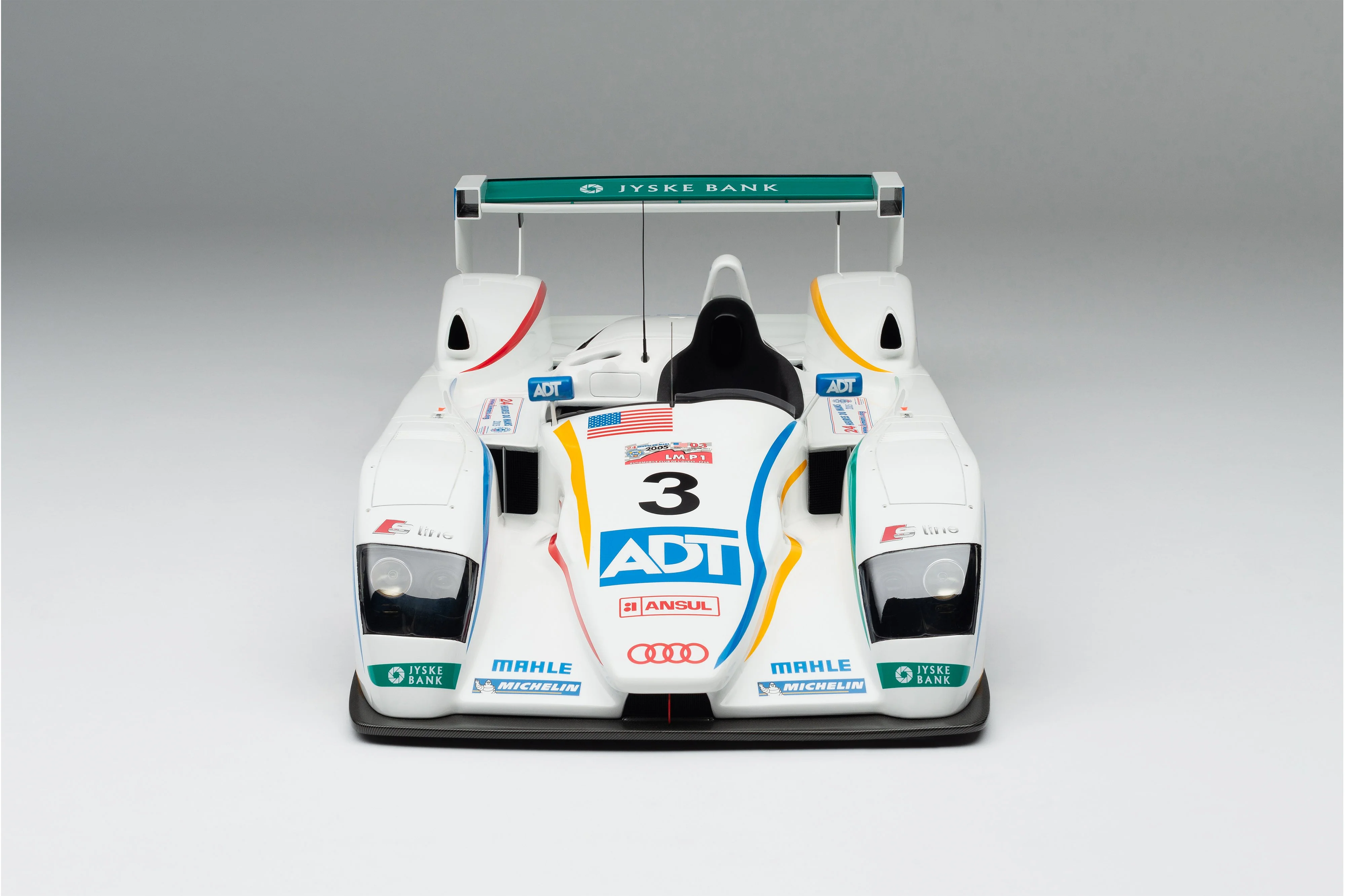 Audi R8 - 2005 Le Mans Winner - Image 13