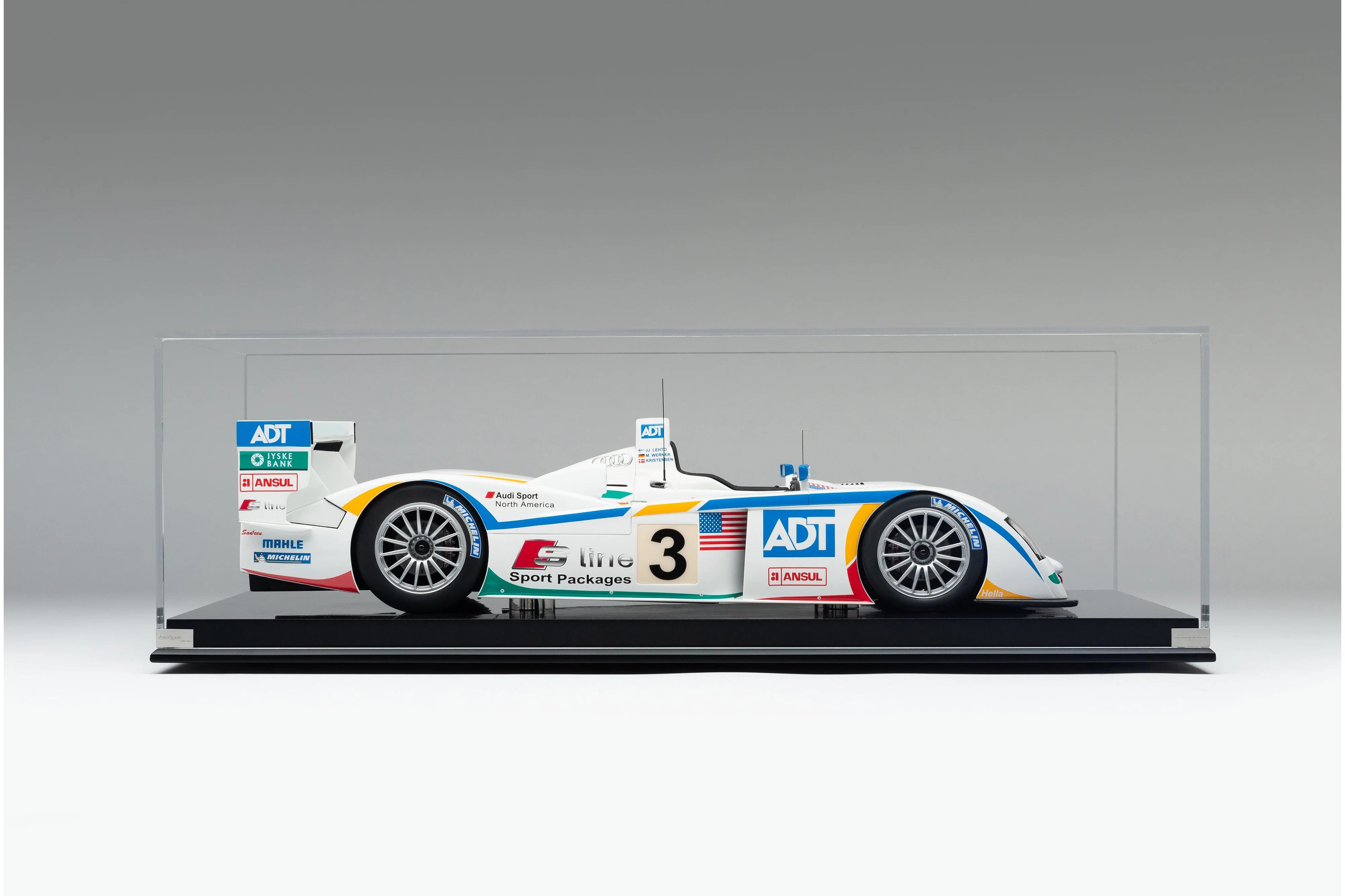 Audi R8 - 2005 Le Mans Winner - Image 15