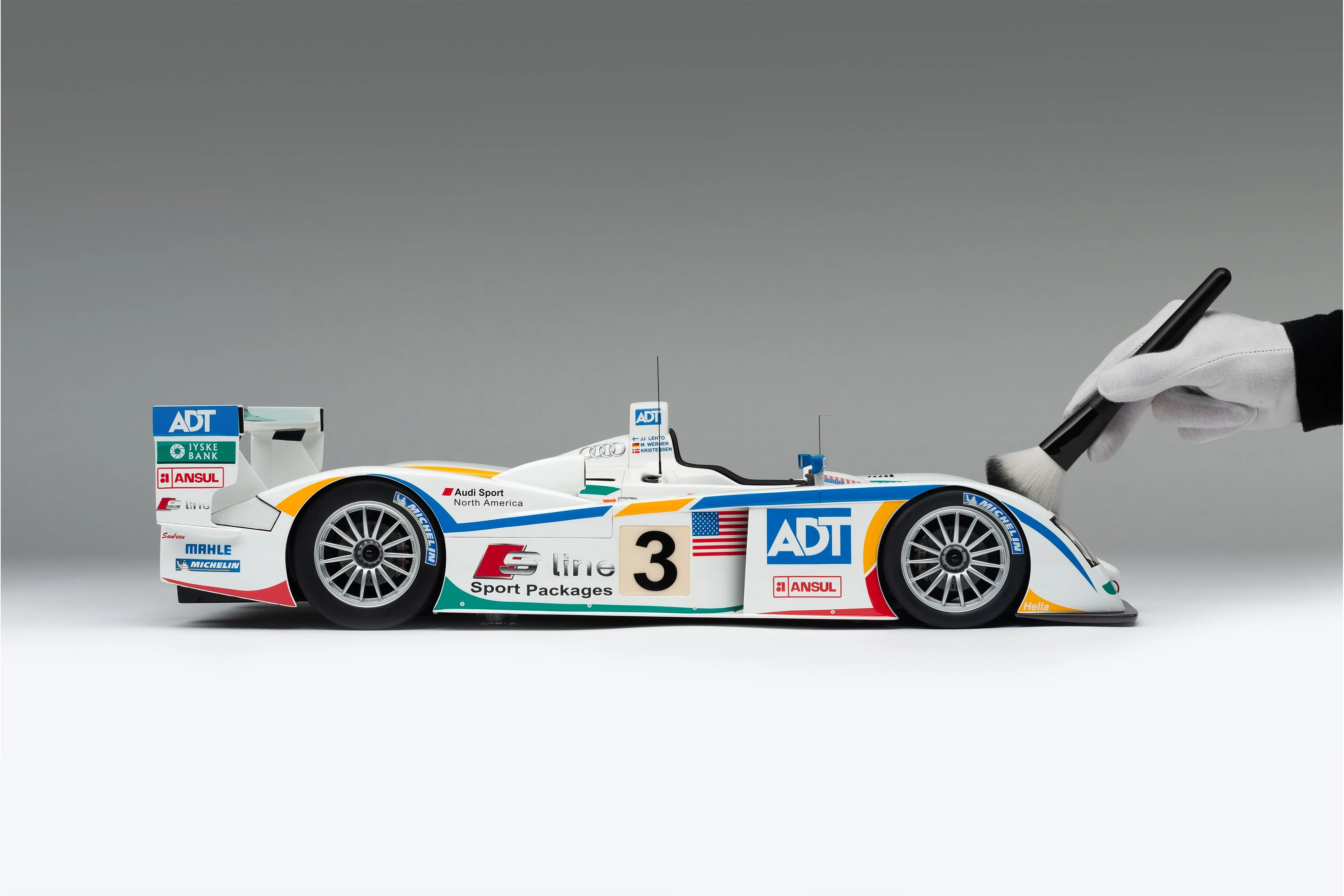 Audi R8 - 2005 Le Mans Winner - Image 3