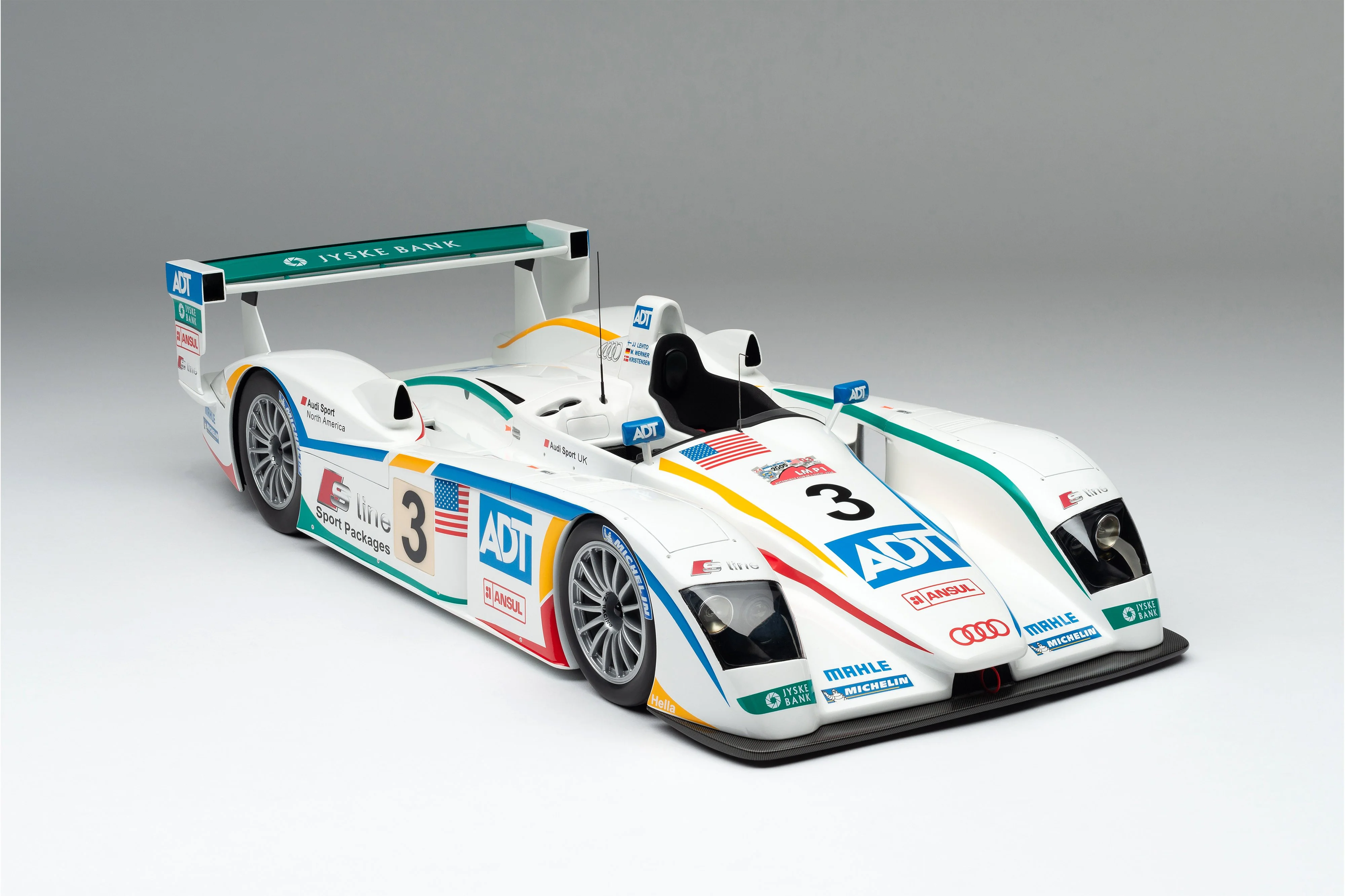 Audi R8 - 2005 Le Mans Winner - Image 4