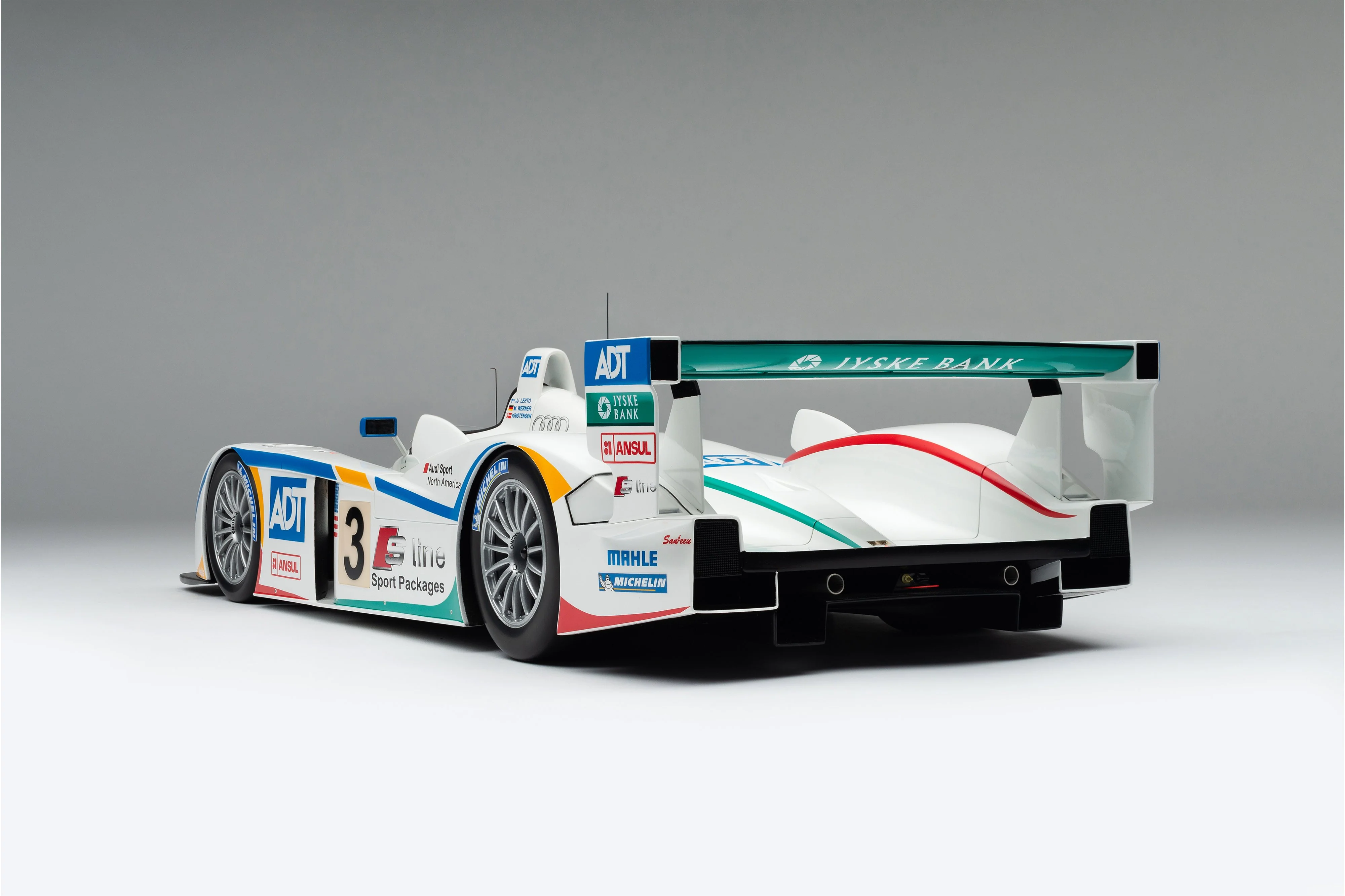 Audi R8 - 2005 Le Mans Winner - Image 5
