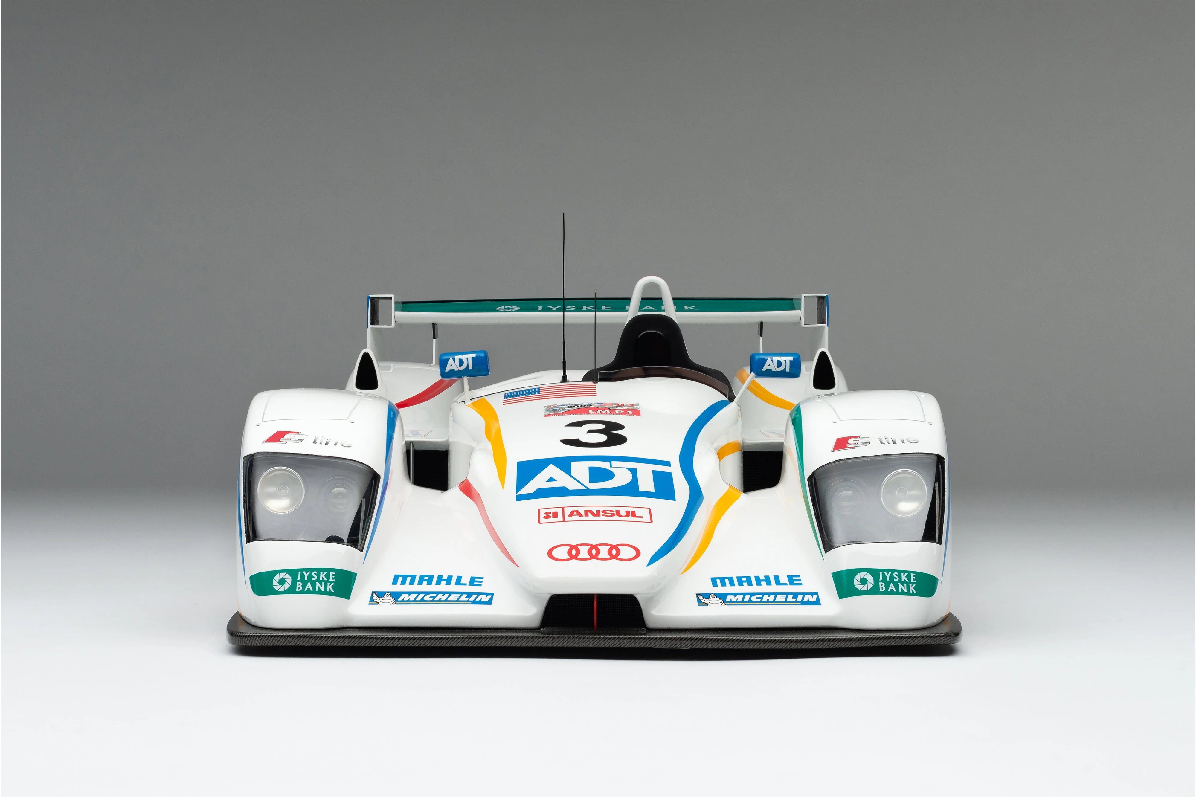 Audi R8 - 2005 Le Mans Winner - Image 7