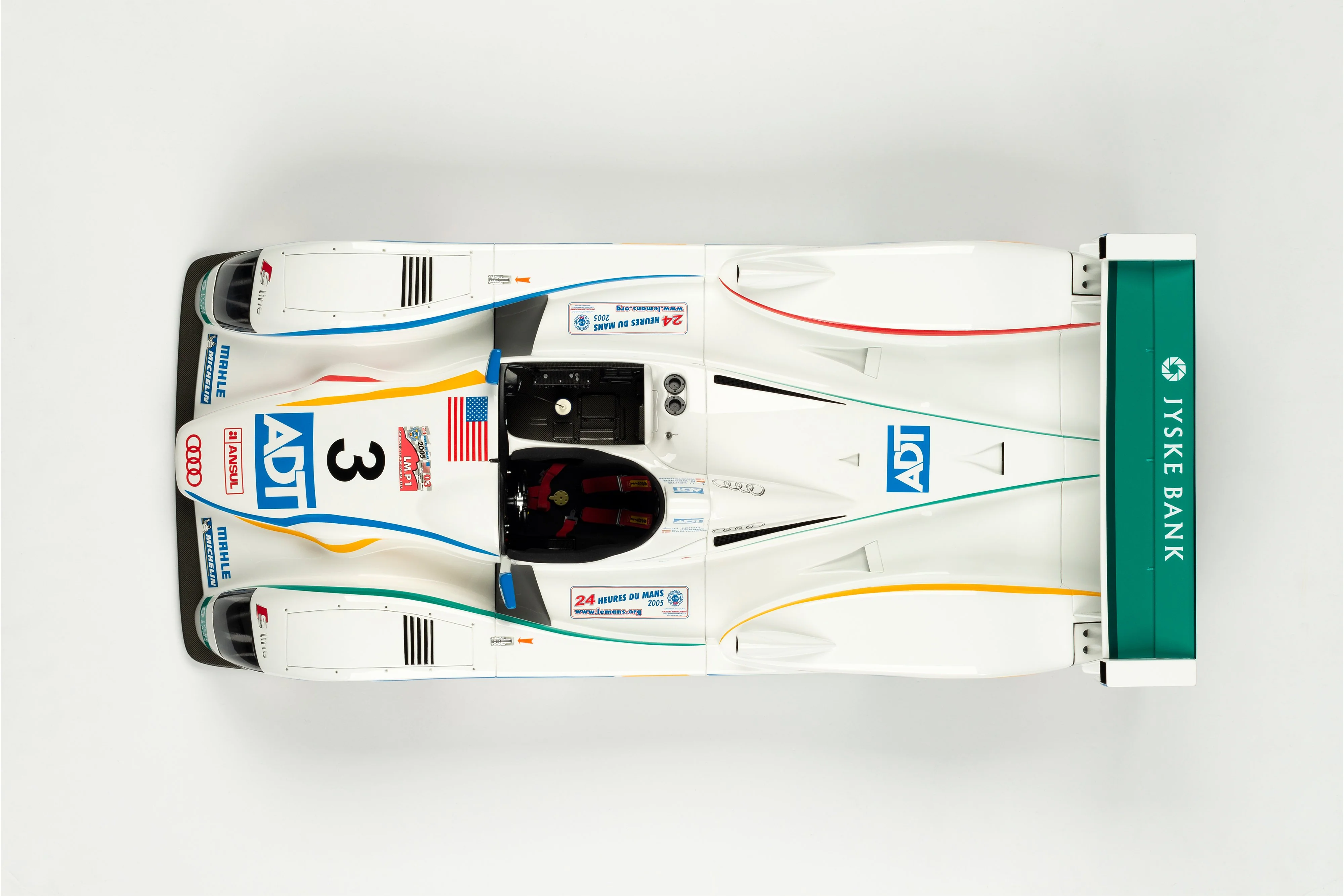 Audi R8 - 2005 Le Mans Winner - Image 9