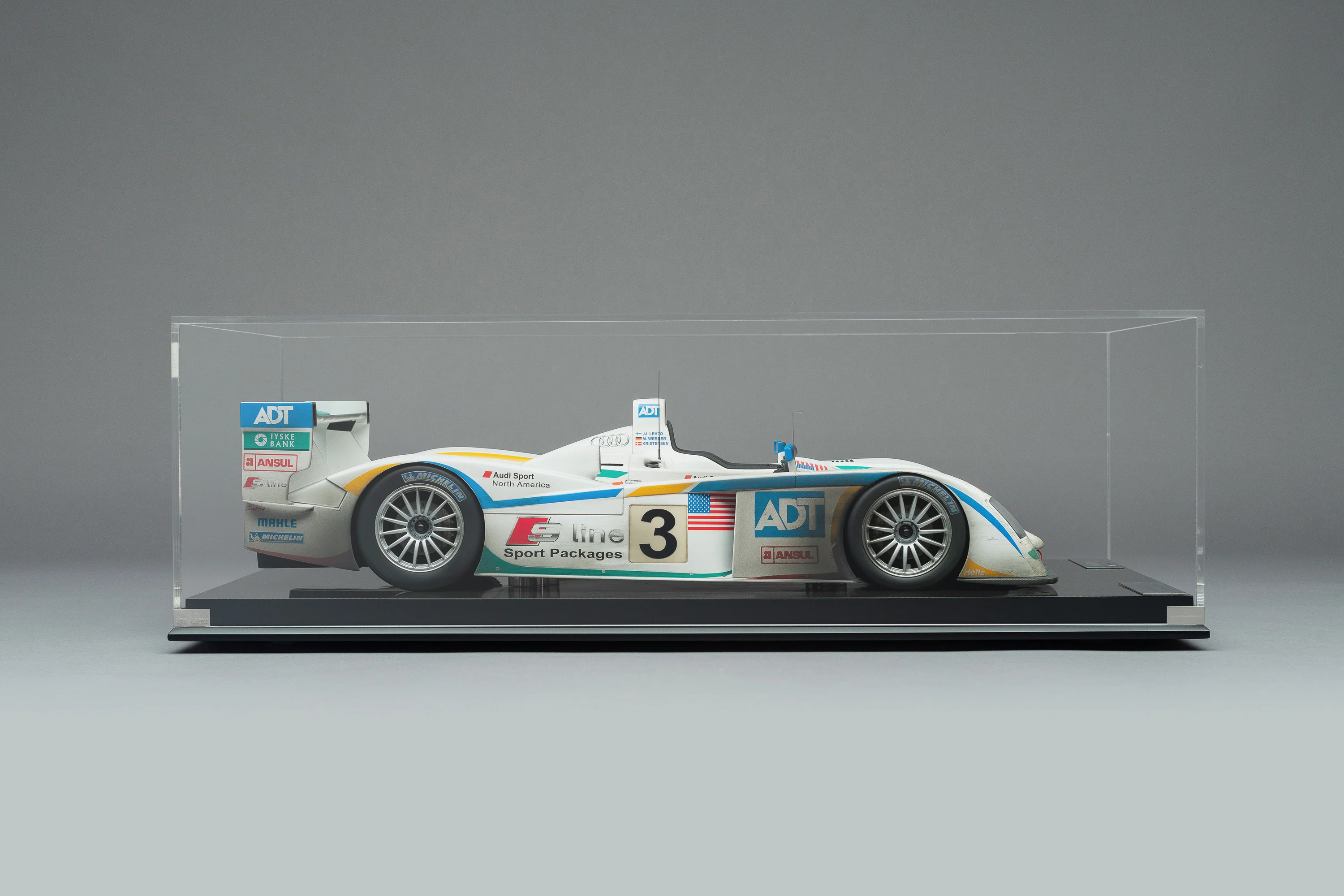 Audi R8 - 2005 Le Mans Winner - Race Weathered - Image 15