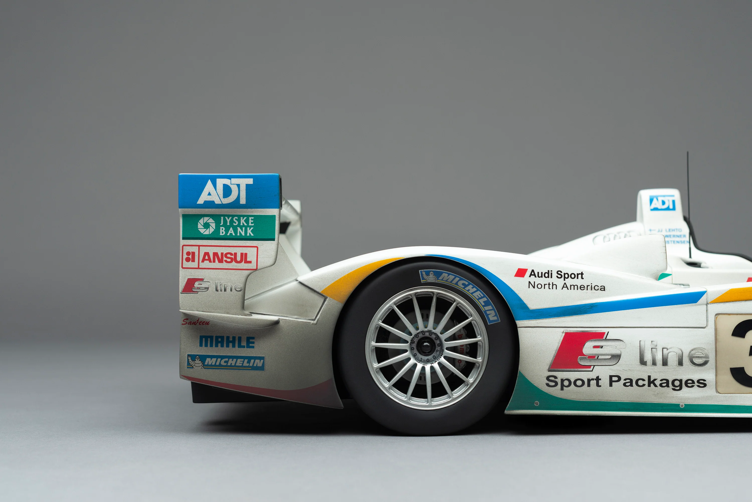 Audi R8 - 2005 Le Mans Winner - Race Weathered - Image 18