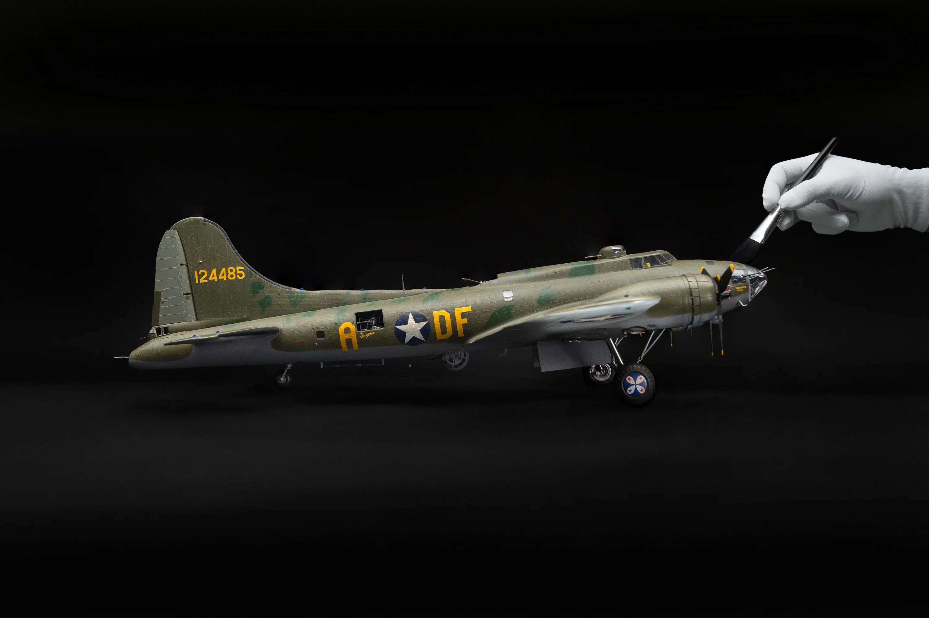 B-17F Flying Fortress - 'Memphis Belle' - Image 3