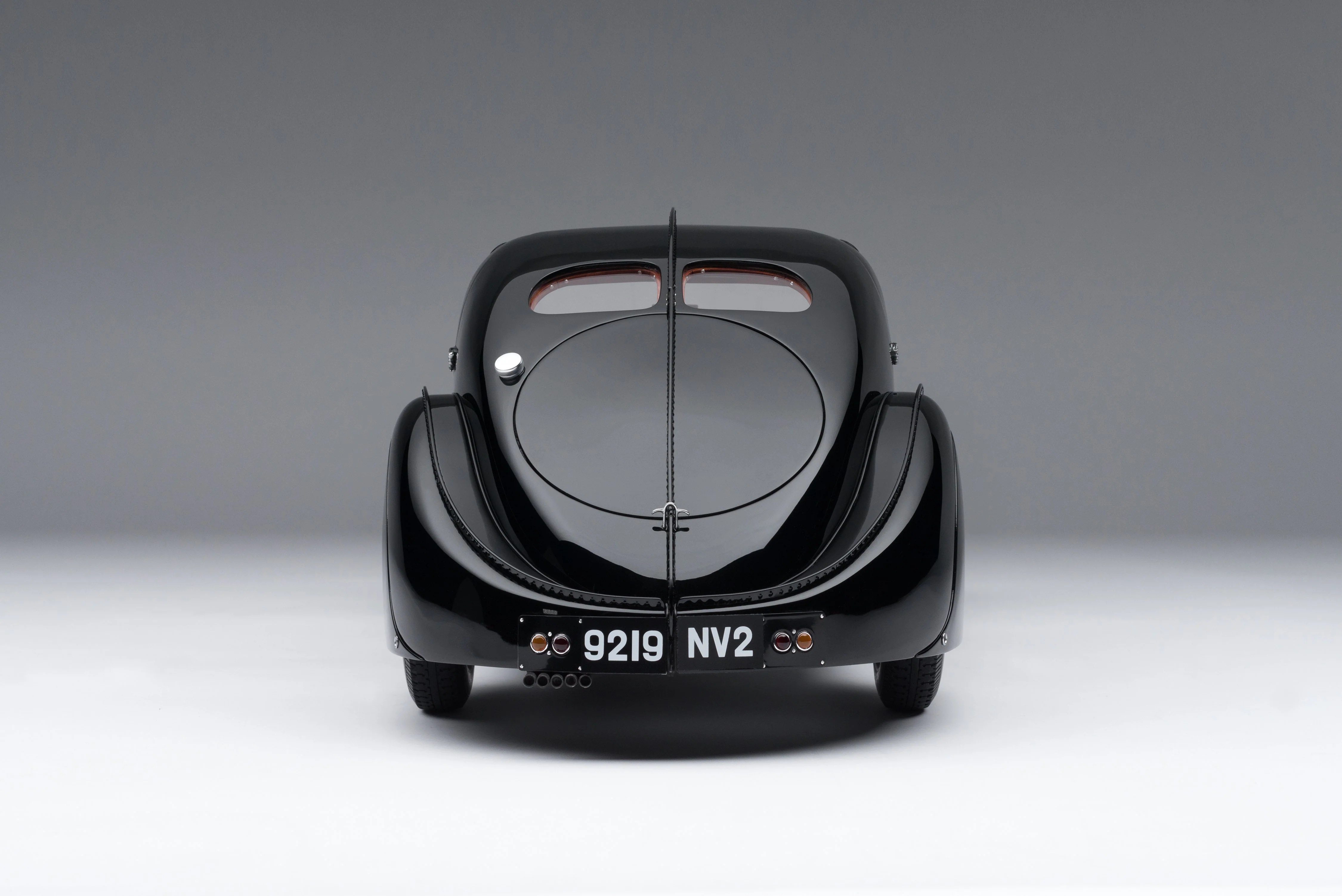 BUGATTI Type 57SC Atlantic - "La Voiture Noire" (1936) - Image 9