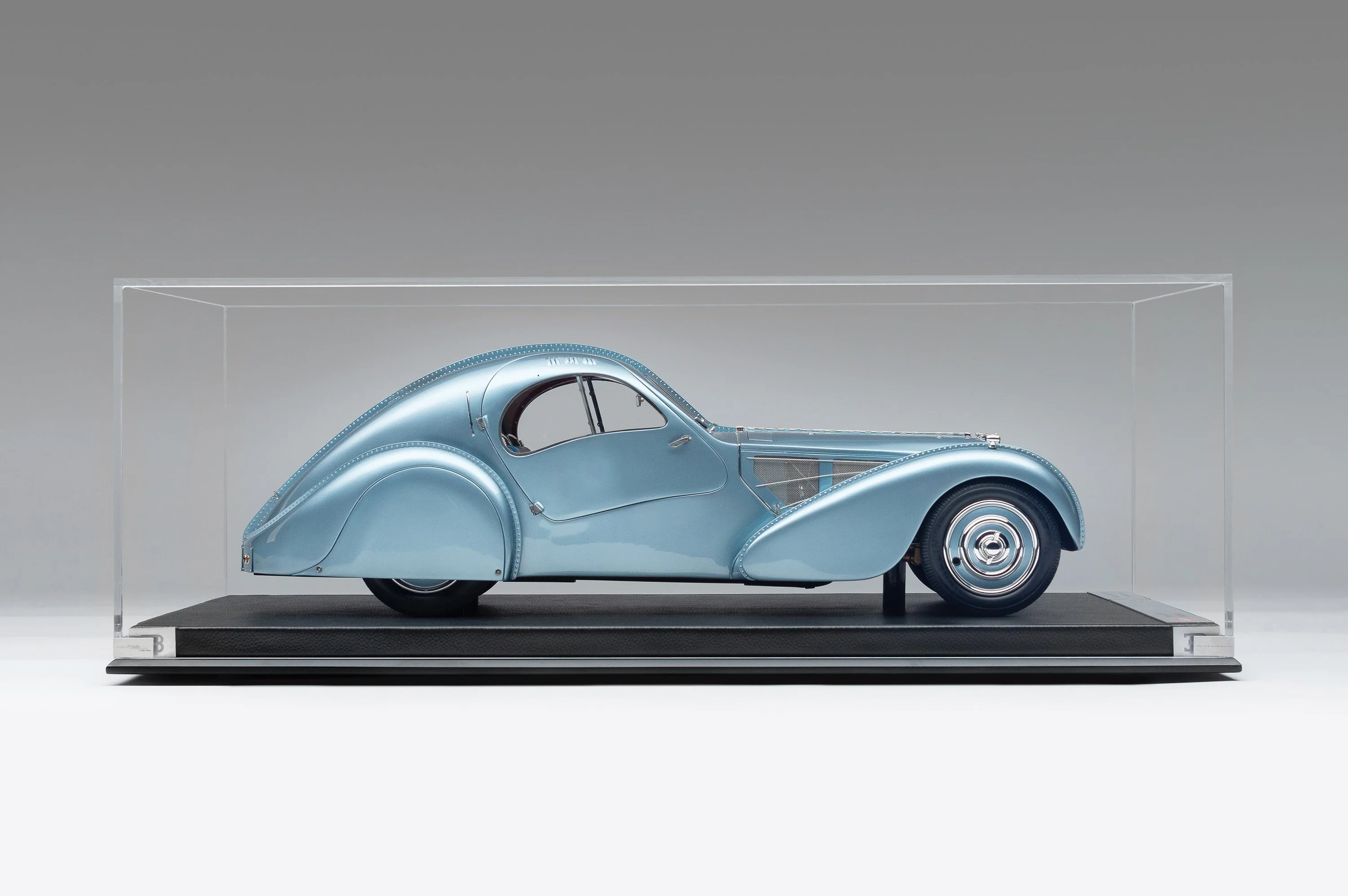BUGATTI Type 57SC Atlantic "The Lord Rothschild" (1938) - Image 9