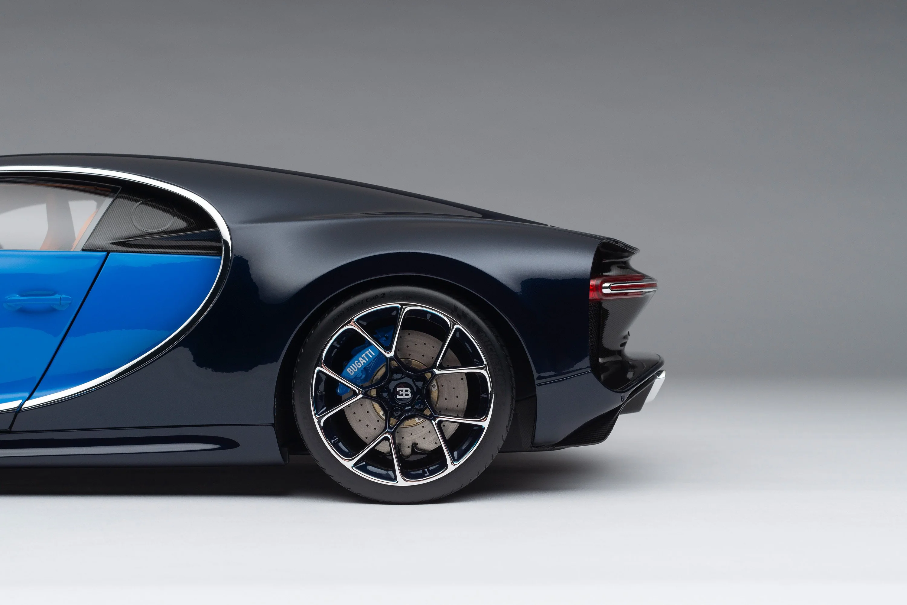BUGATTI Chiron (2016) - Image 10