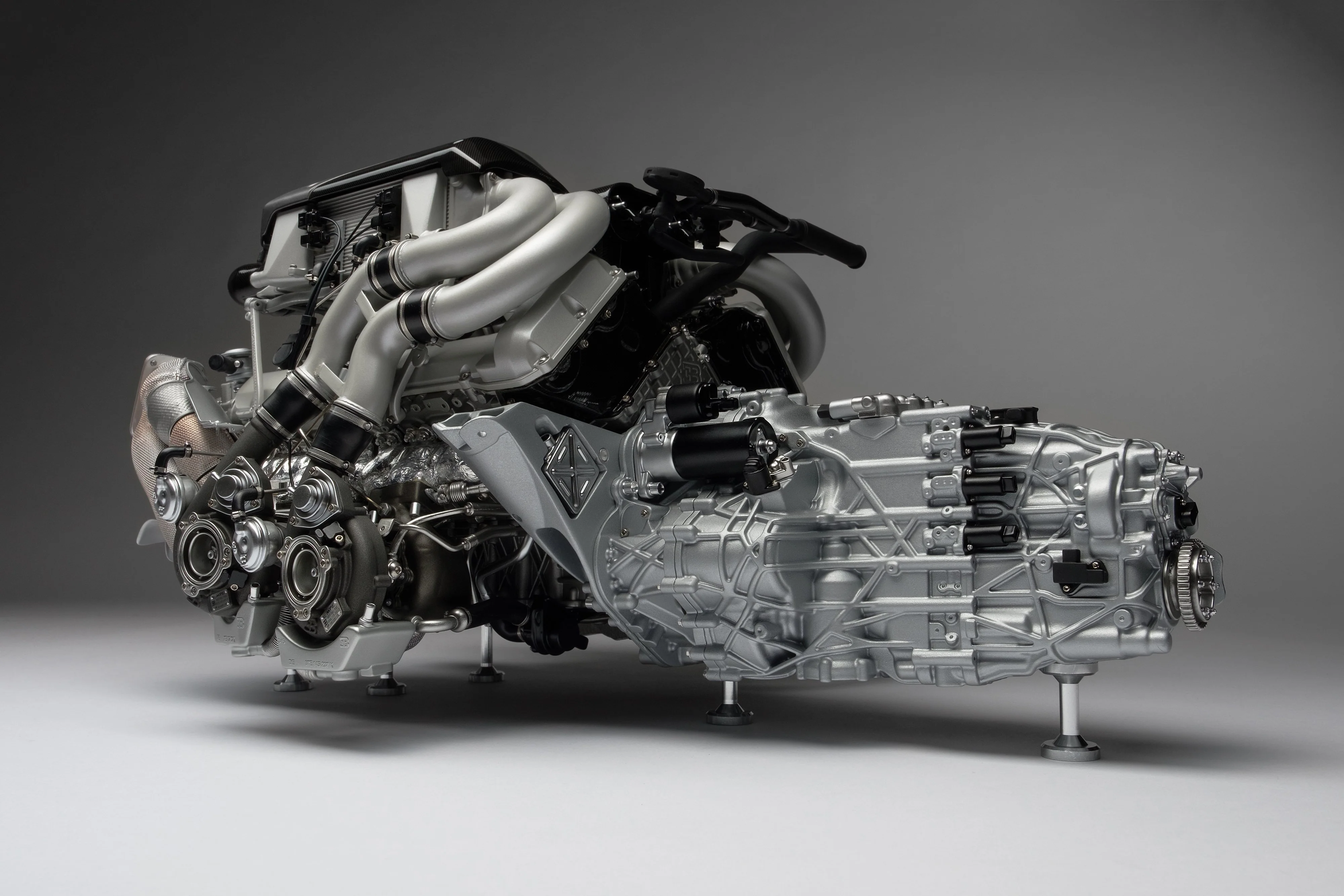 BUGATTI Chiron 8.0L W16 Engine and Gearbox (2016) - Image 10