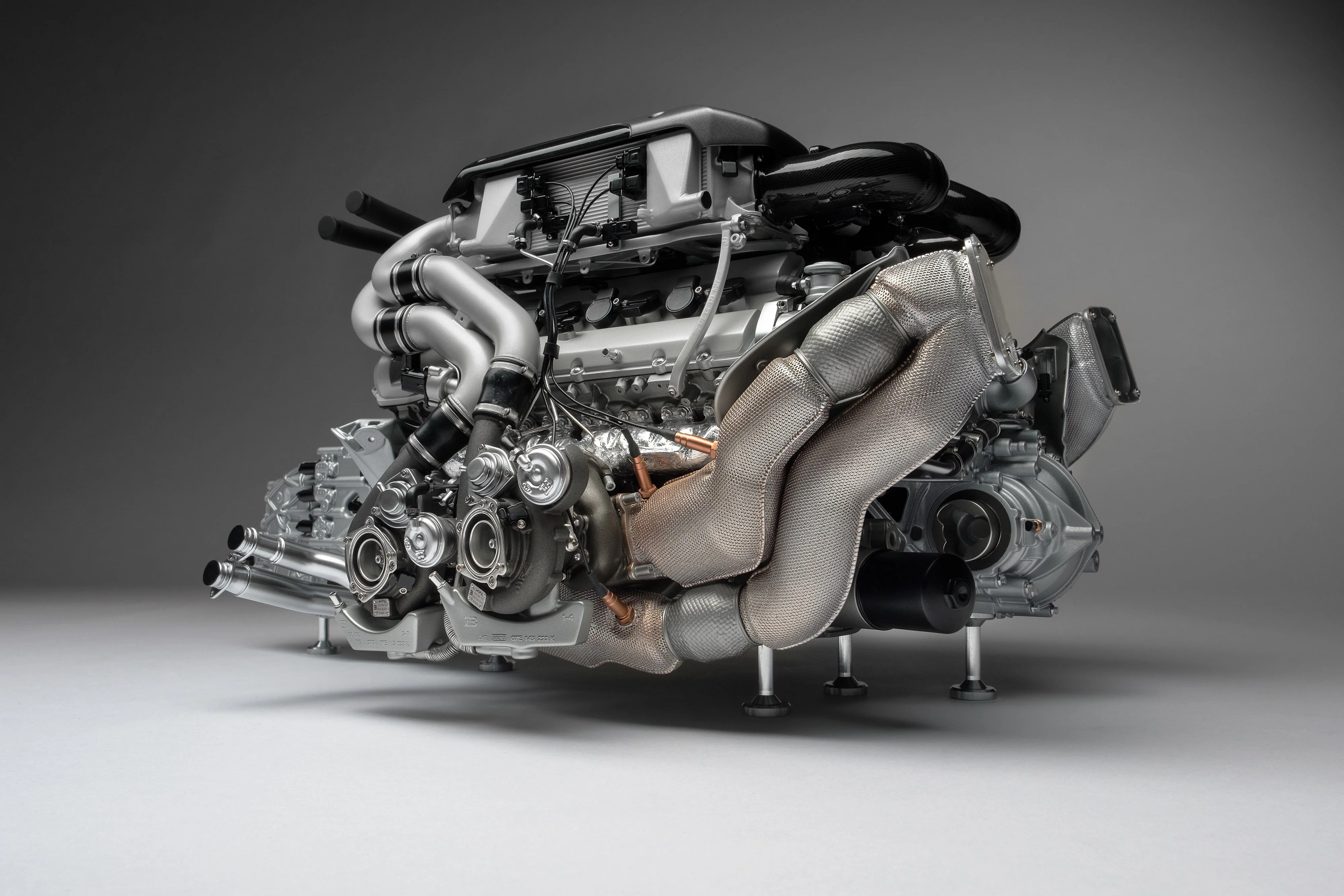 BUGATTI Chiron 8.0L W16 Engine and Gearbox (2016) - Image 11