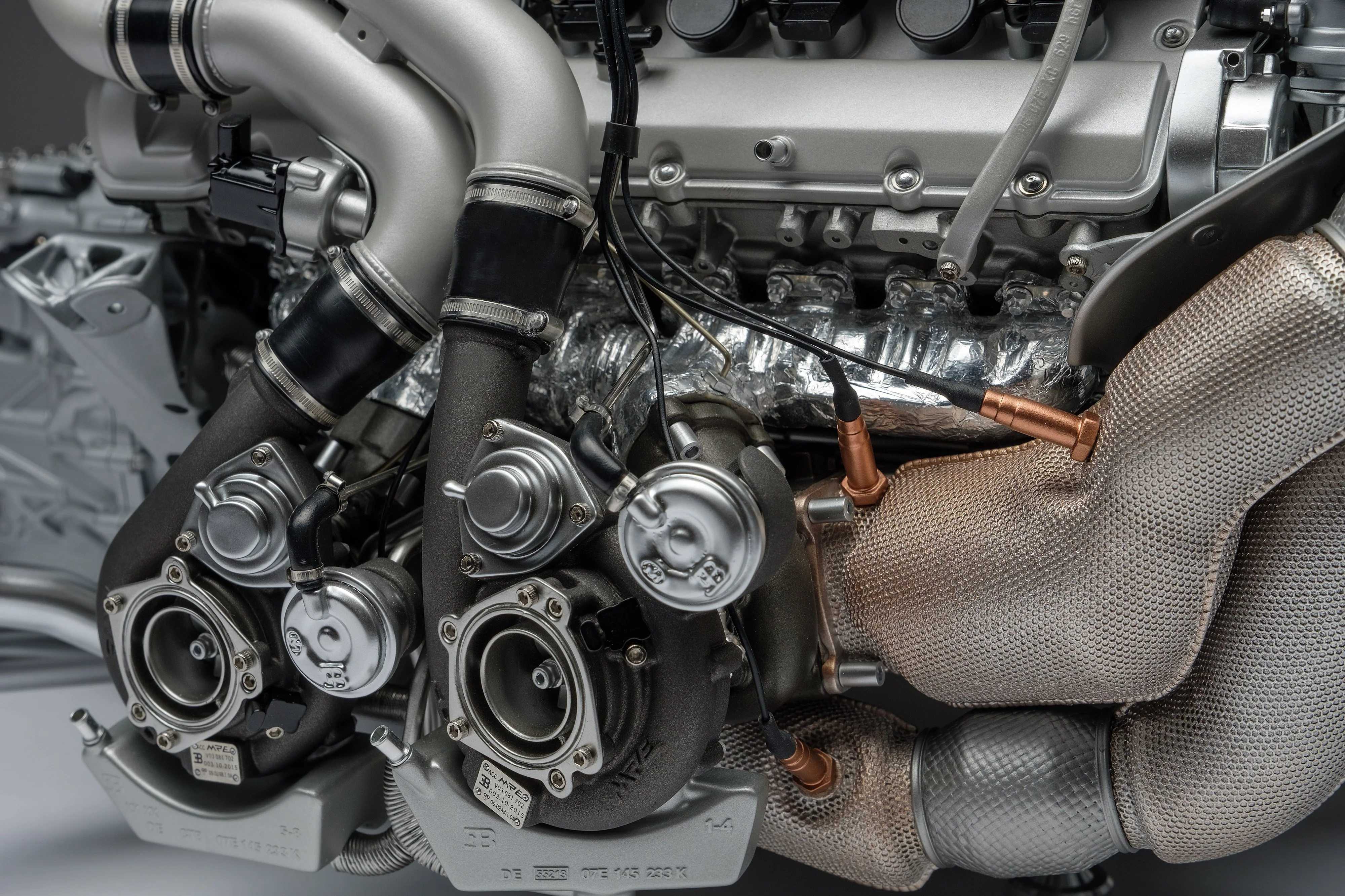 BUGATTI Chiron 8.0L W16 Engine and Gearbox (2016) - Image 15