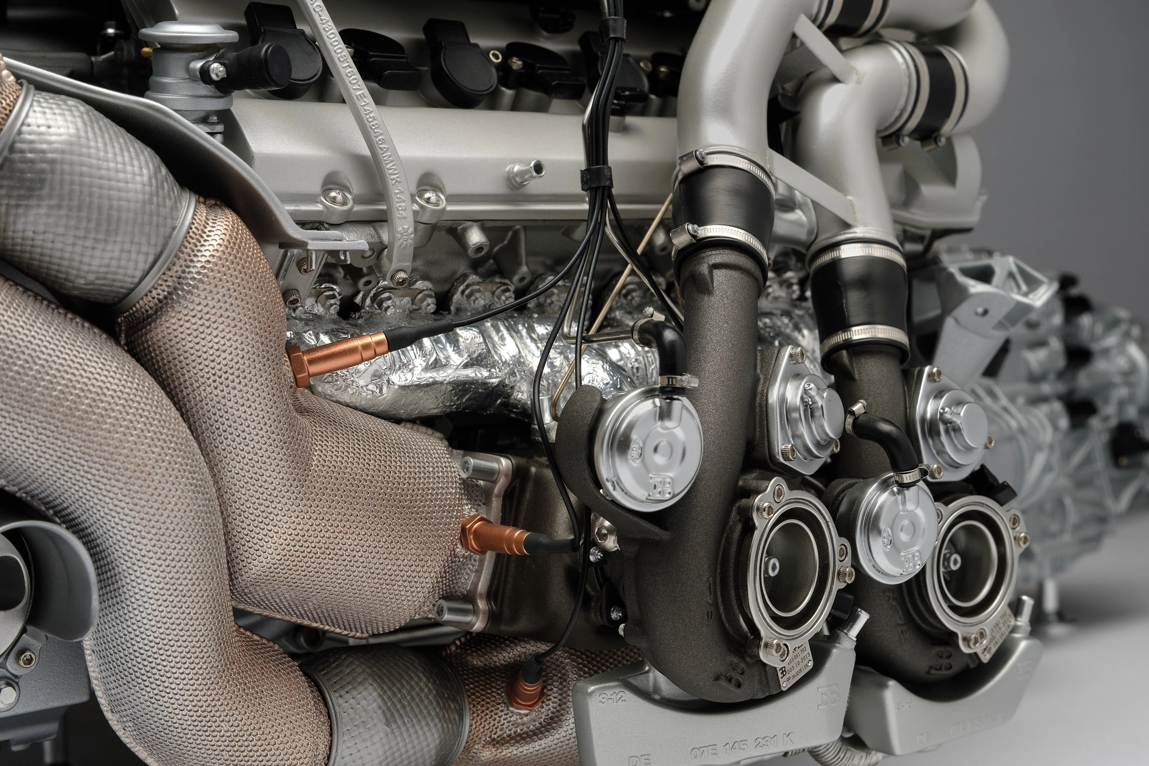BUGATTI Chiron 8.0L W16 Engine and Gearbox (2016) - Image 16