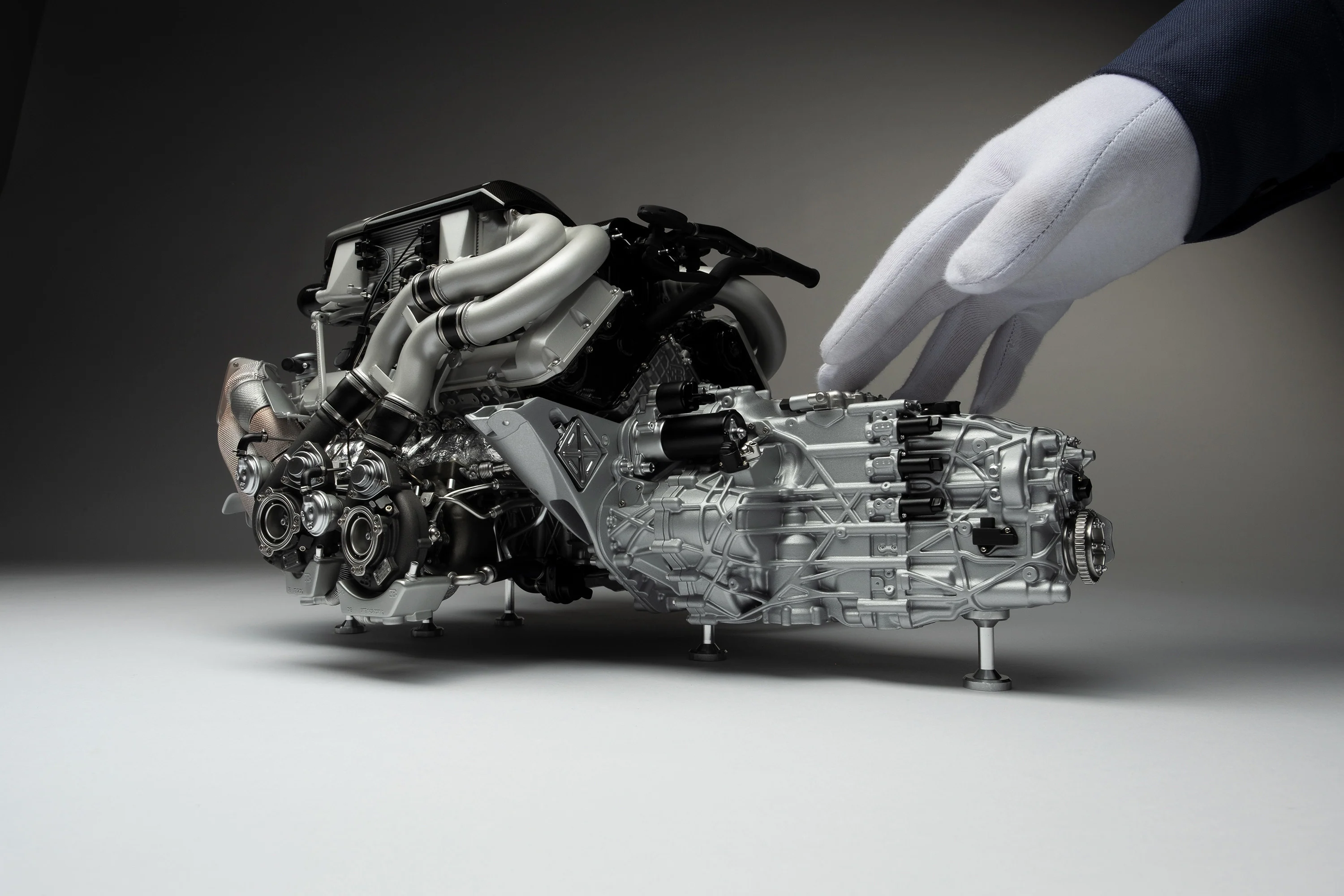 BUGATTI Chiron 8.0L W16 Engine and Gearbox (2016) - Image 3