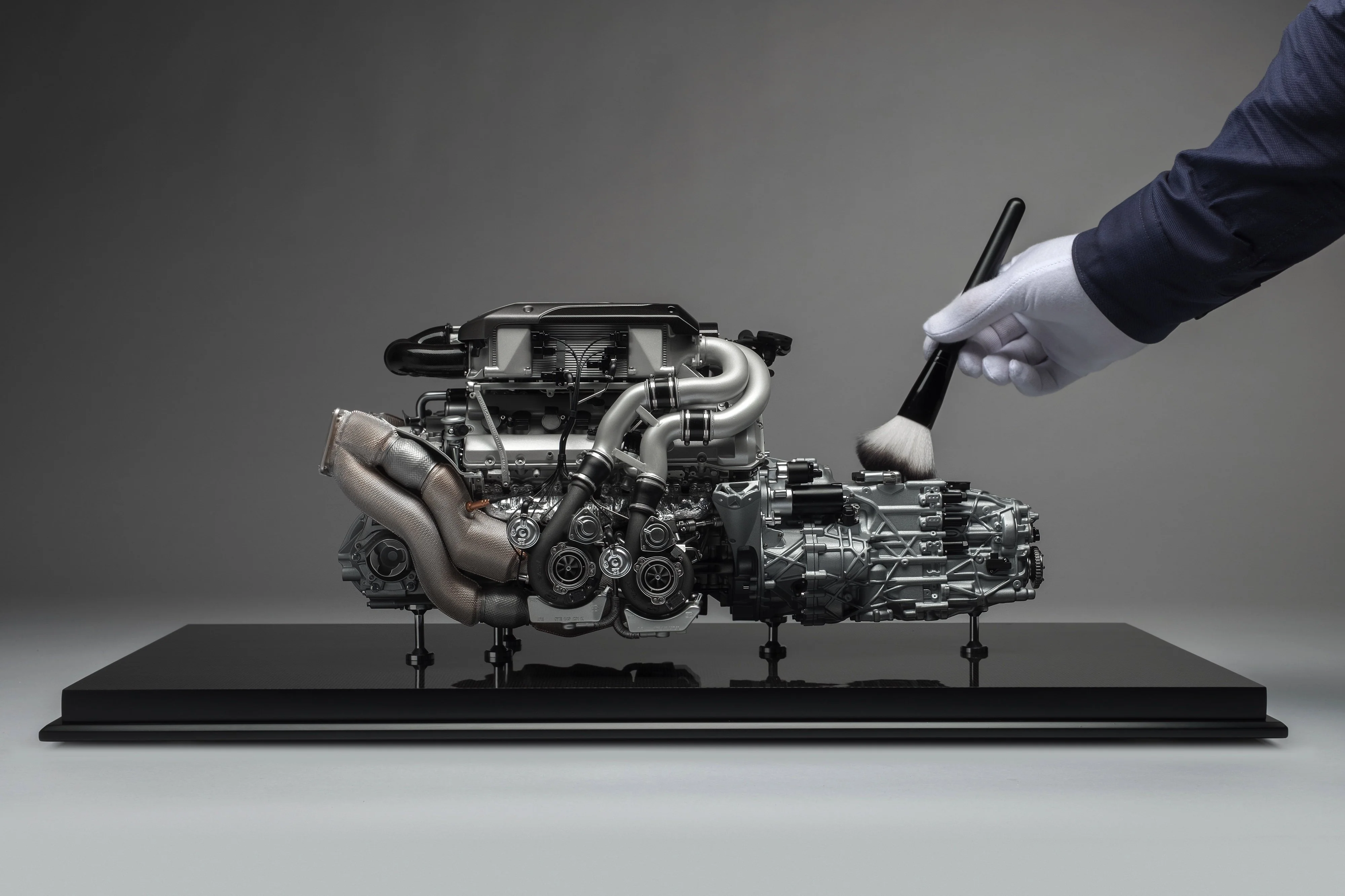 BUGATTI Chiron 8.0L W16 Engine and Gearbox (2016) - Image 4