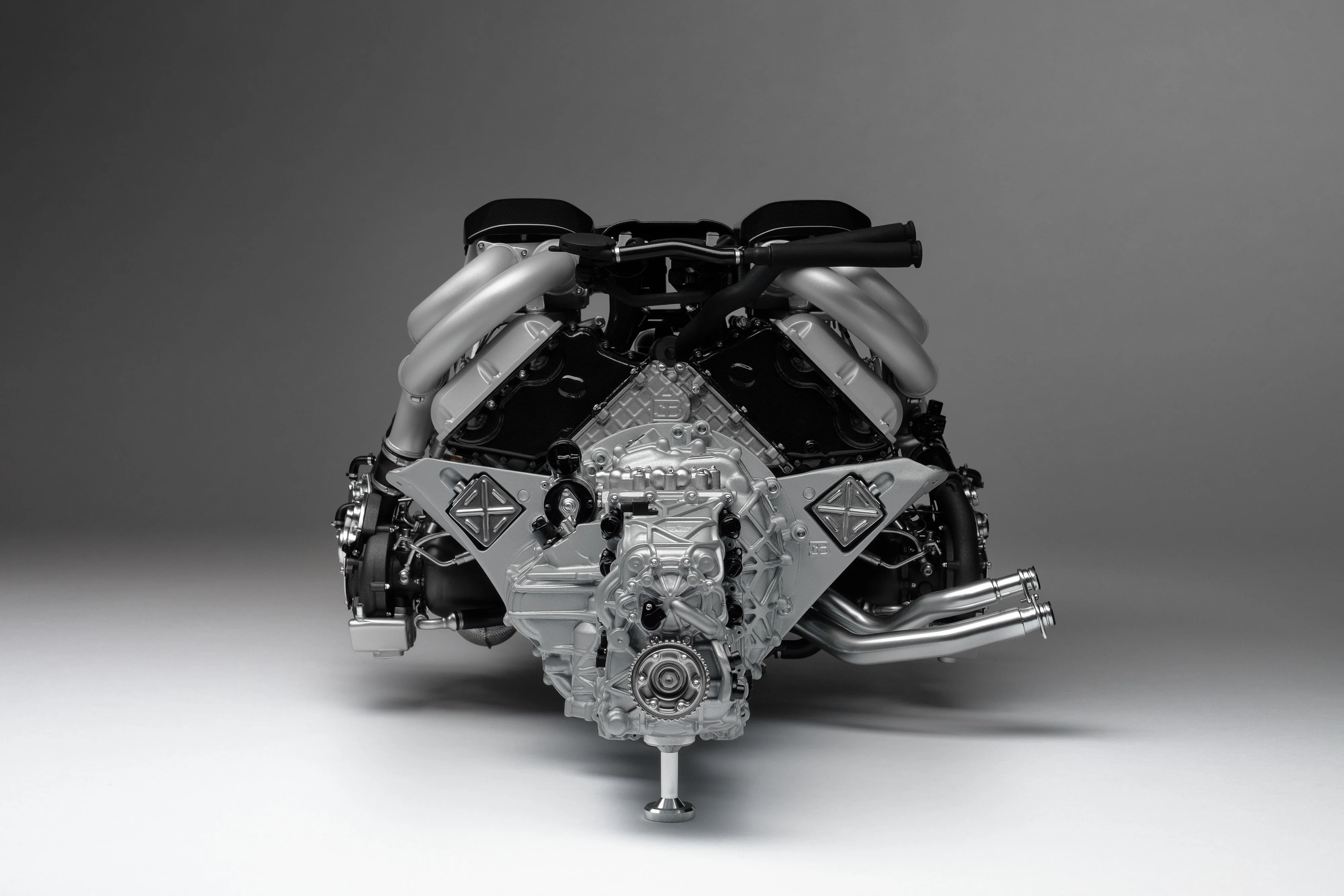 BUGATTI Chiron 8.0L W16 Engine and Gearbox (2016) - Image 5