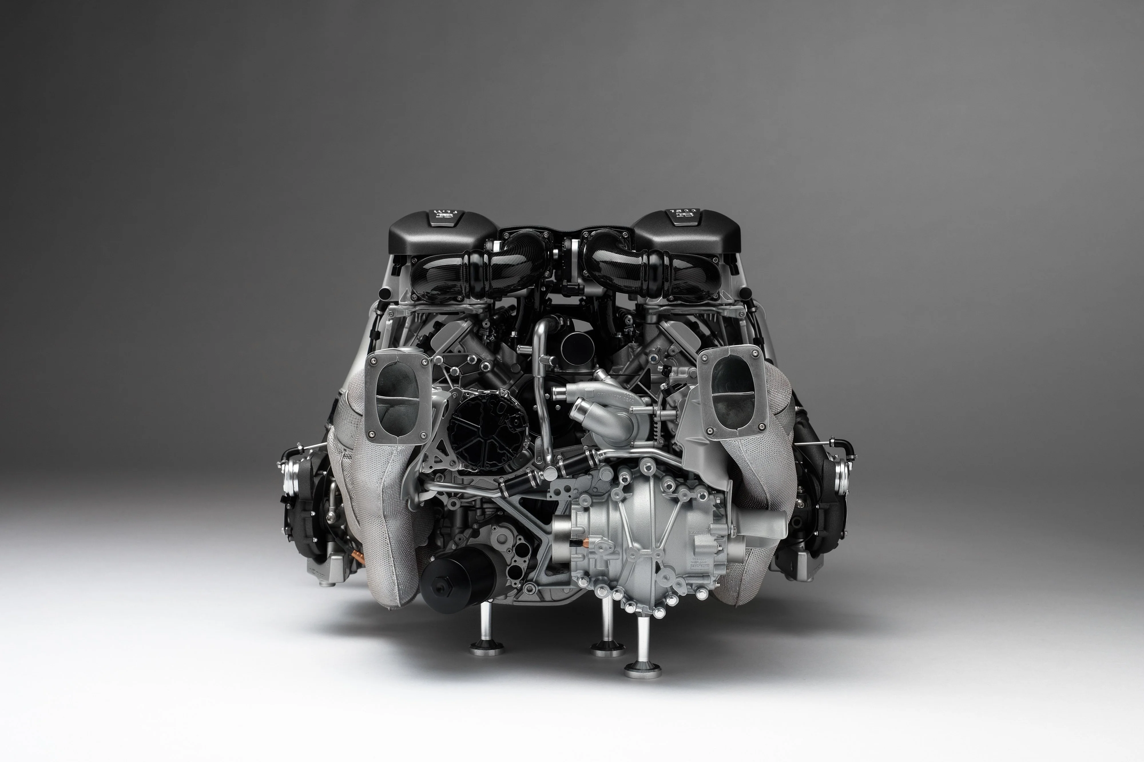 BUGATTI Chiron 8.0L W16 Engine and Gearbox (2016) - Image 6