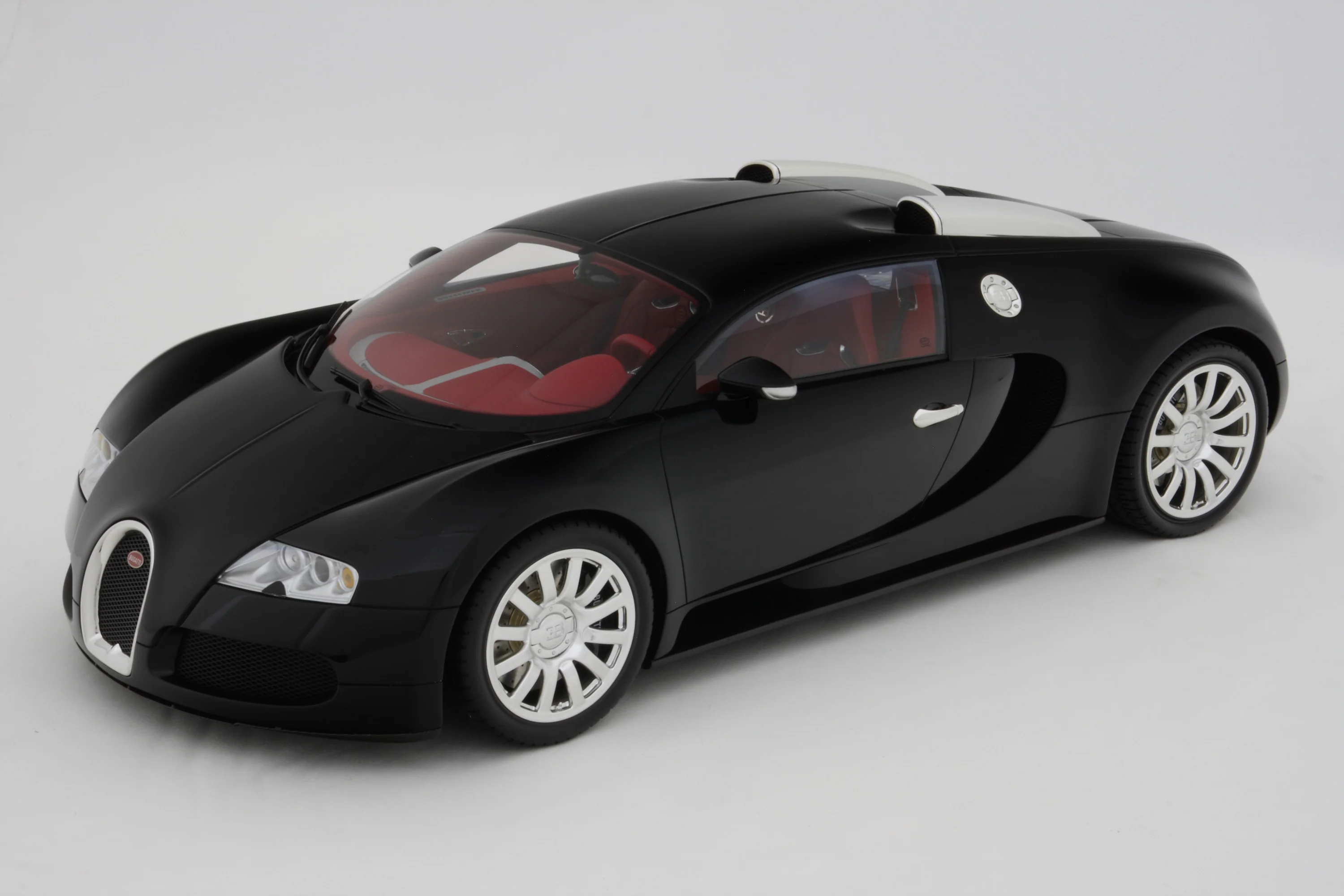 BUGATTI Veyron (2005) - Image 9