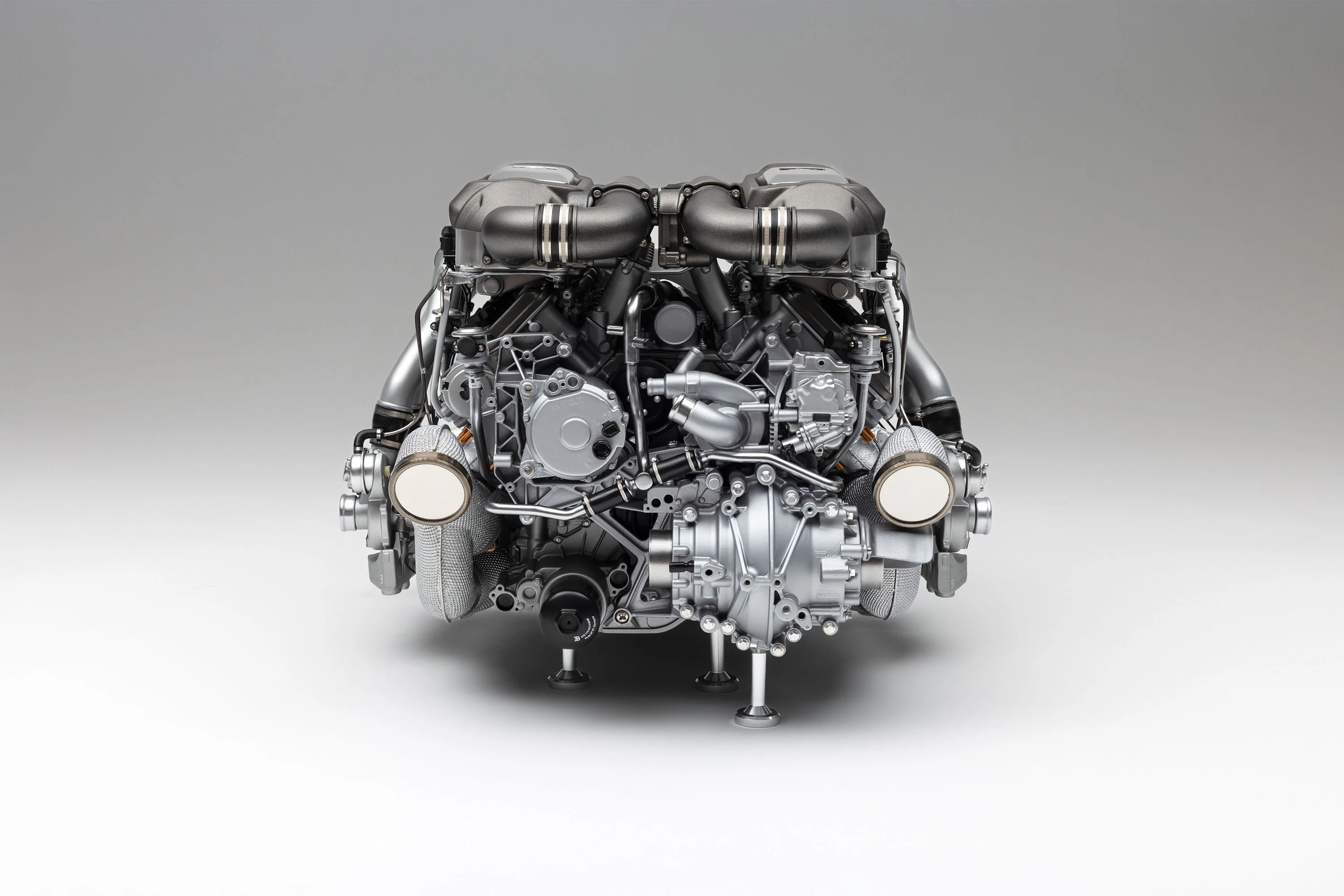 BUGATTI Veyron W16 Engine and Gearbox (2005) - Image 11