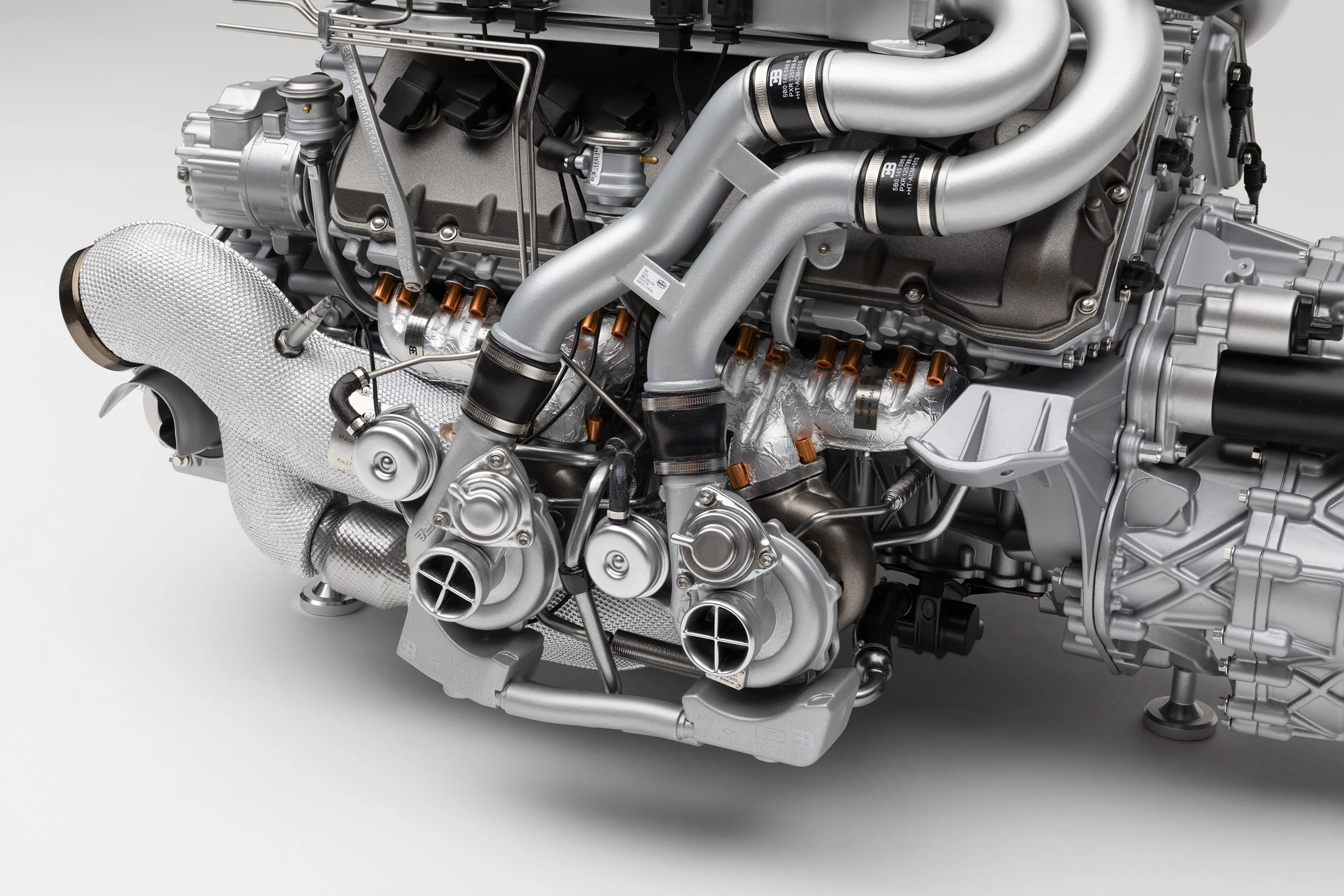 BUGATTI Veyron W16 Engine and Gearbox (2005) - Image 12
