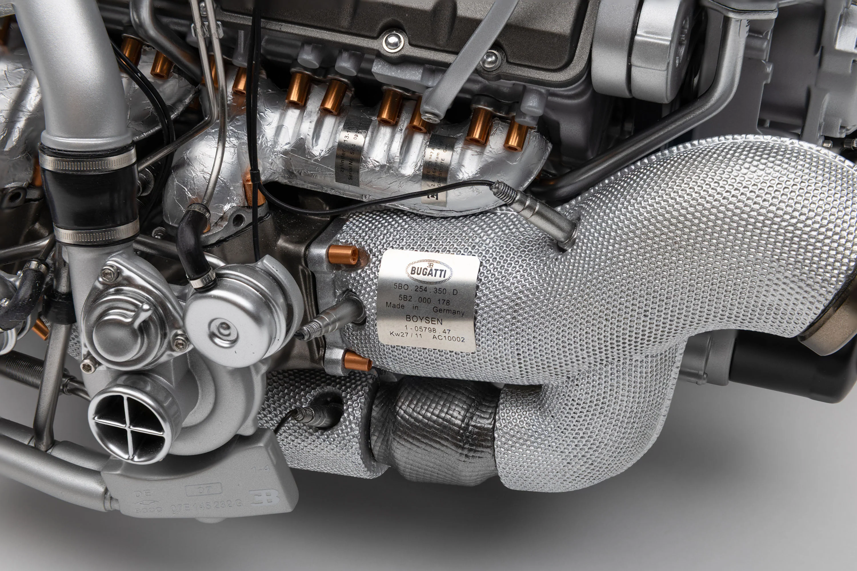 BUGATTI Veyron W16 Engine and Gearbox (2005) - Image 18